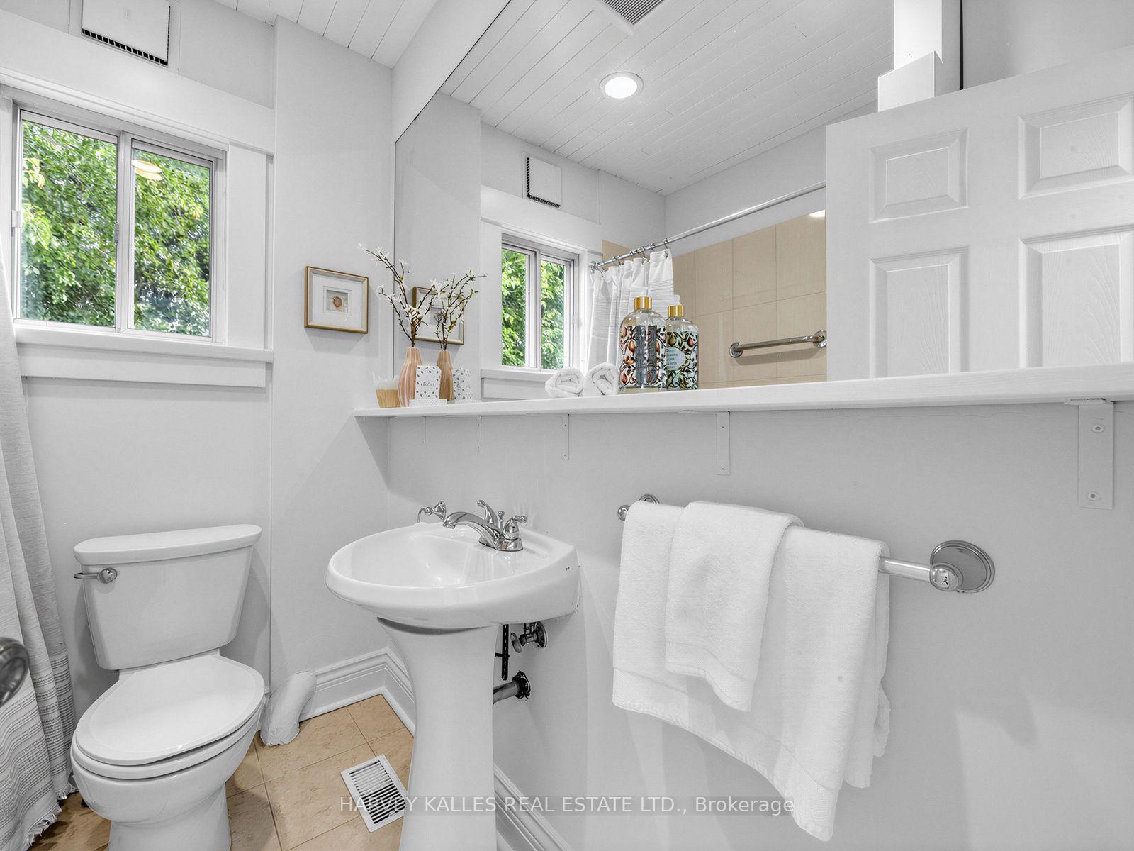 4 Kenrae Road, Toronto