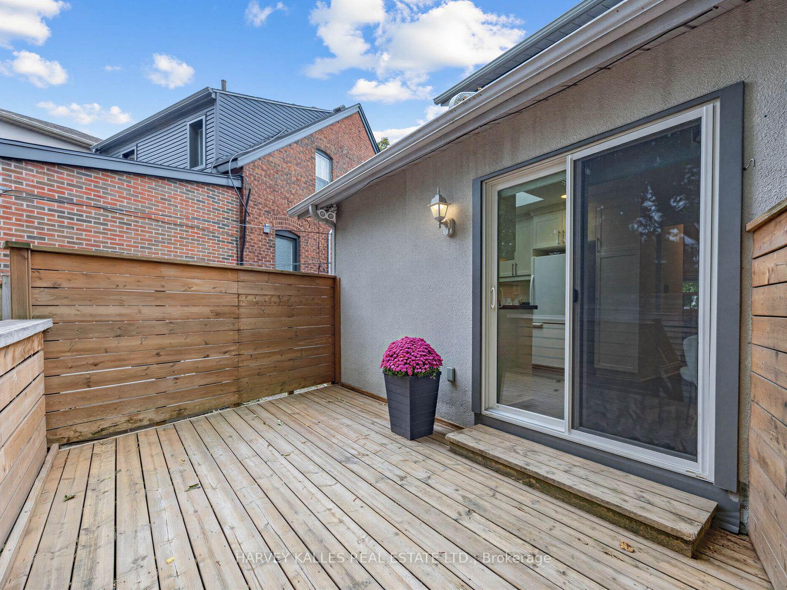 4 Kenrae Road, Toronto
