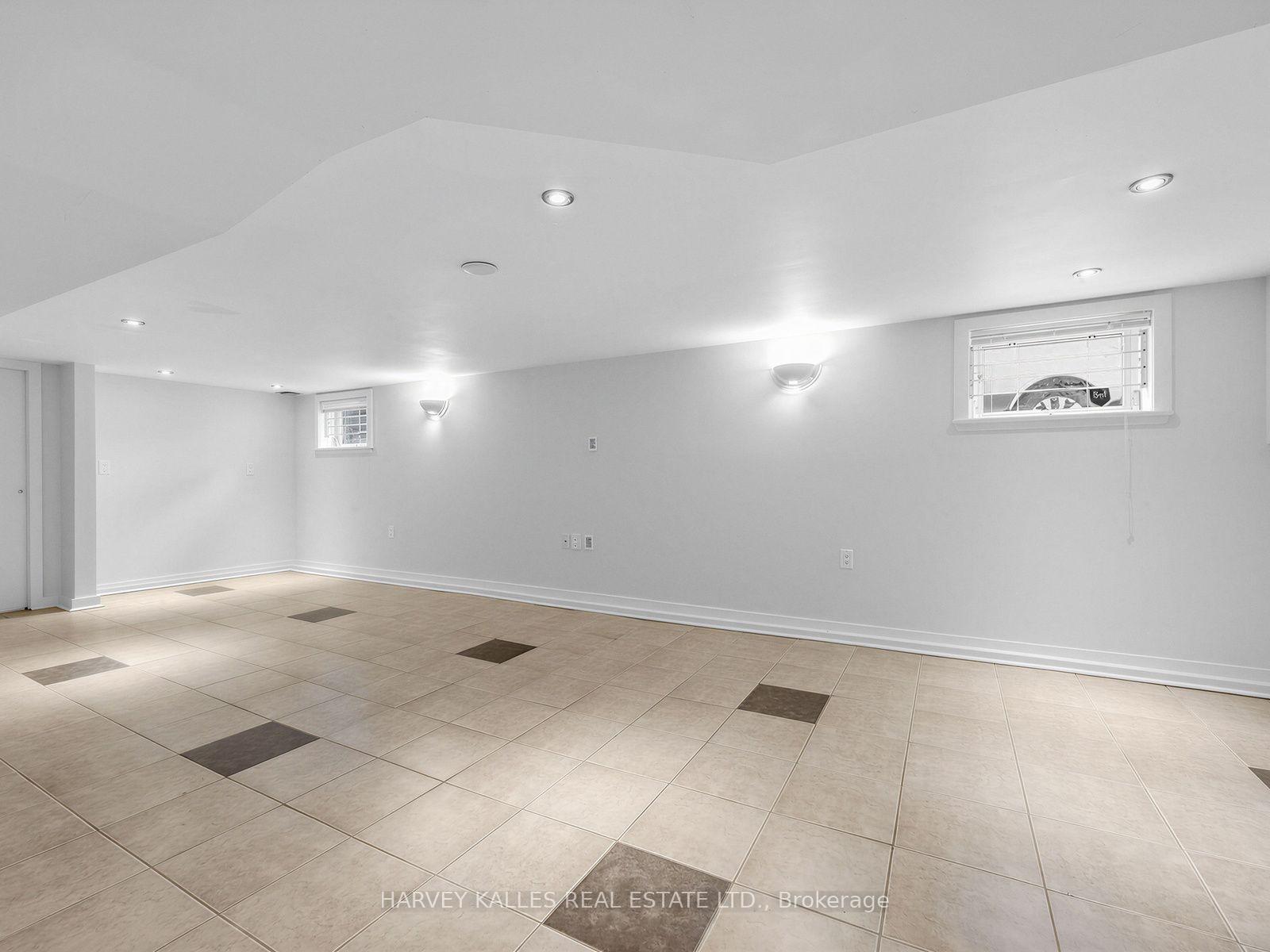 4 Kenrae Road, Toronto