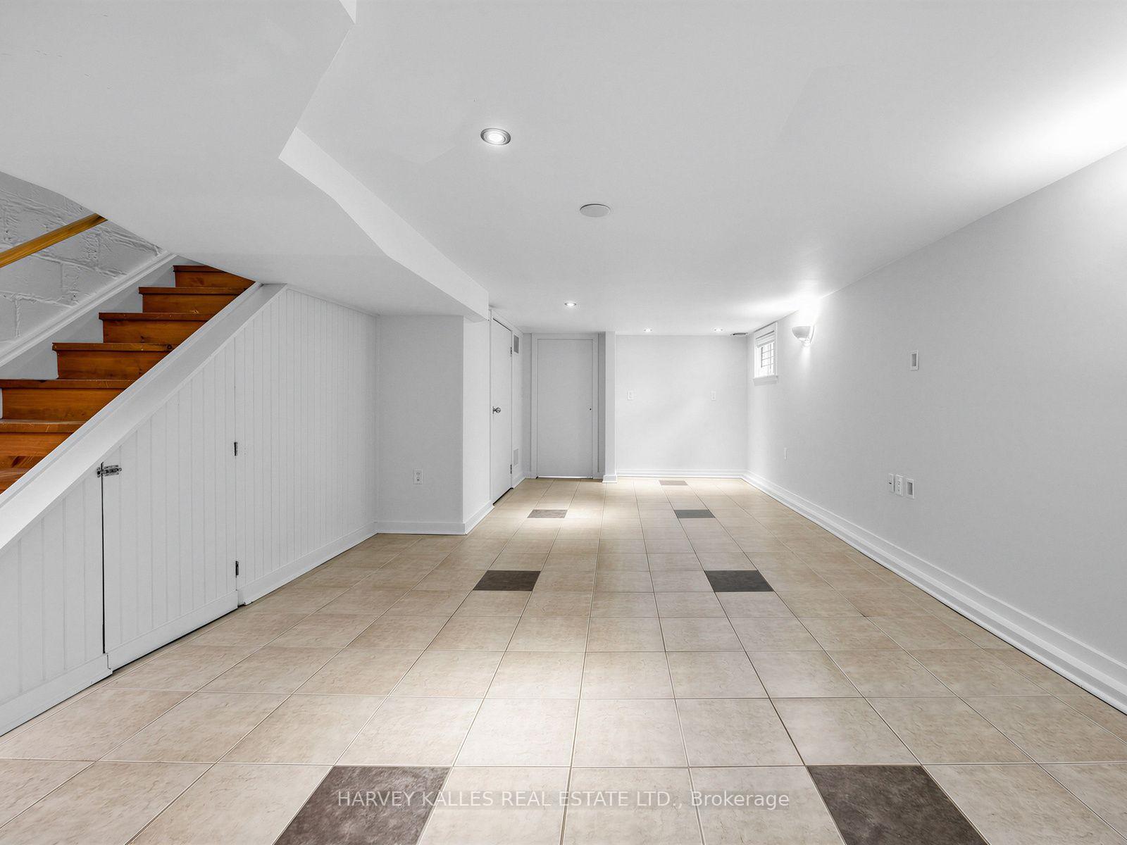 4 Kenrae Road, Toronto