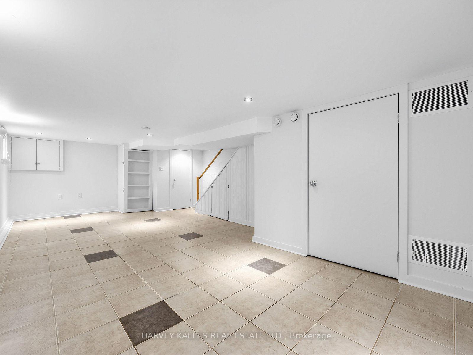 4 Kenrae Road, Toronto
