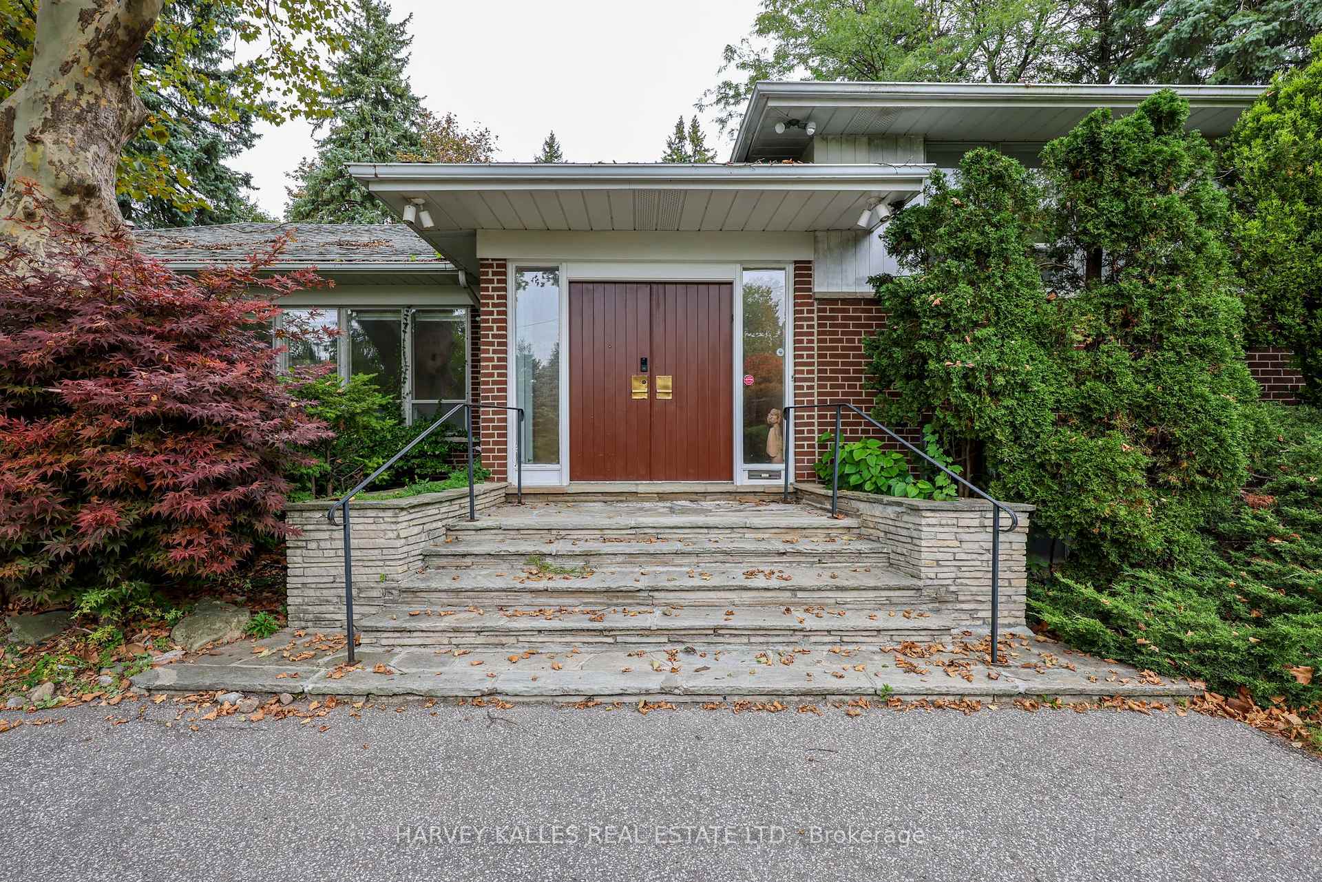 2 Clovestone Road, Toronto