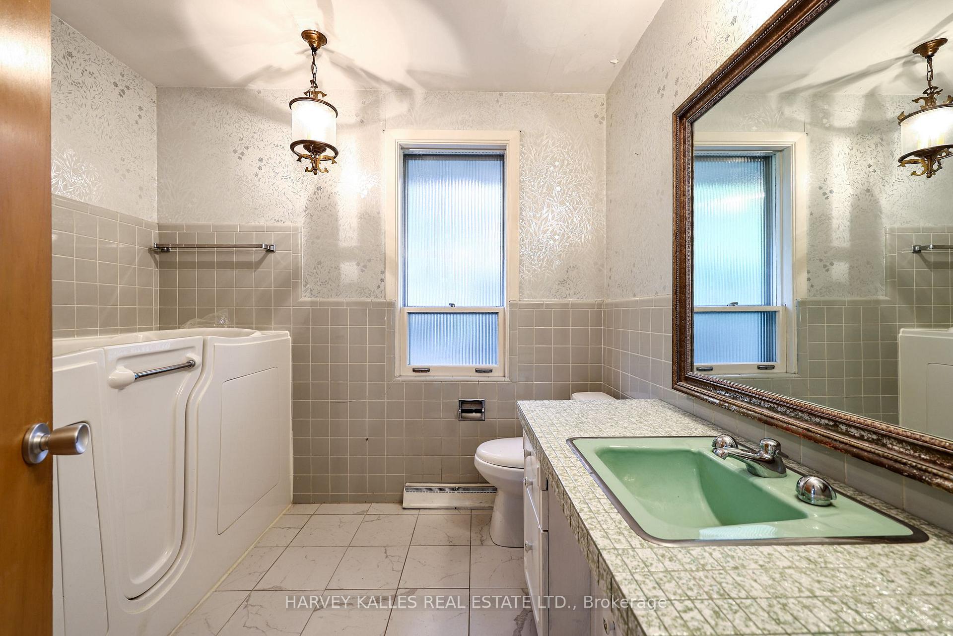 2 Clovestone Road, Toronto