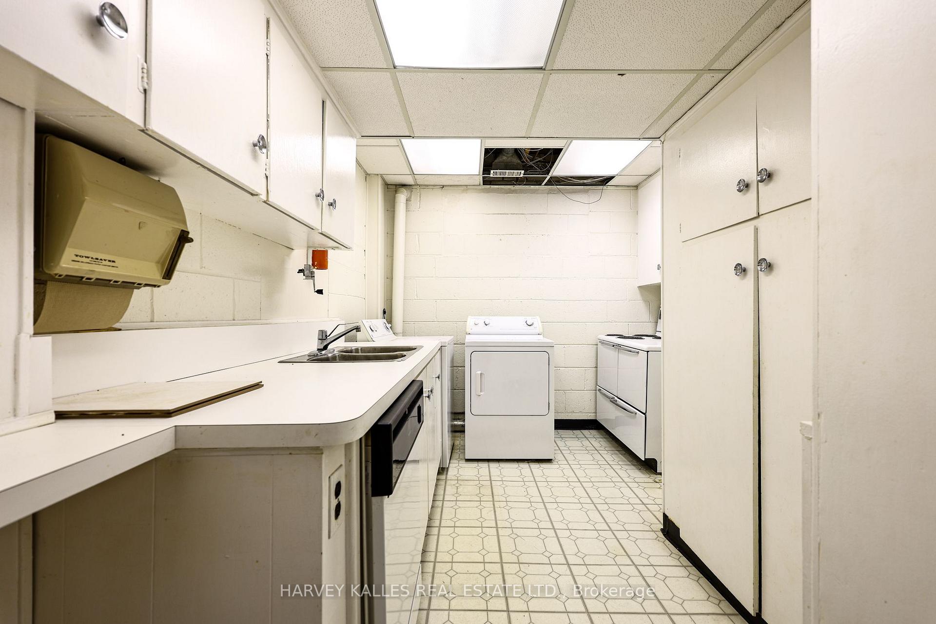 2 Clovestone Road, Toronto