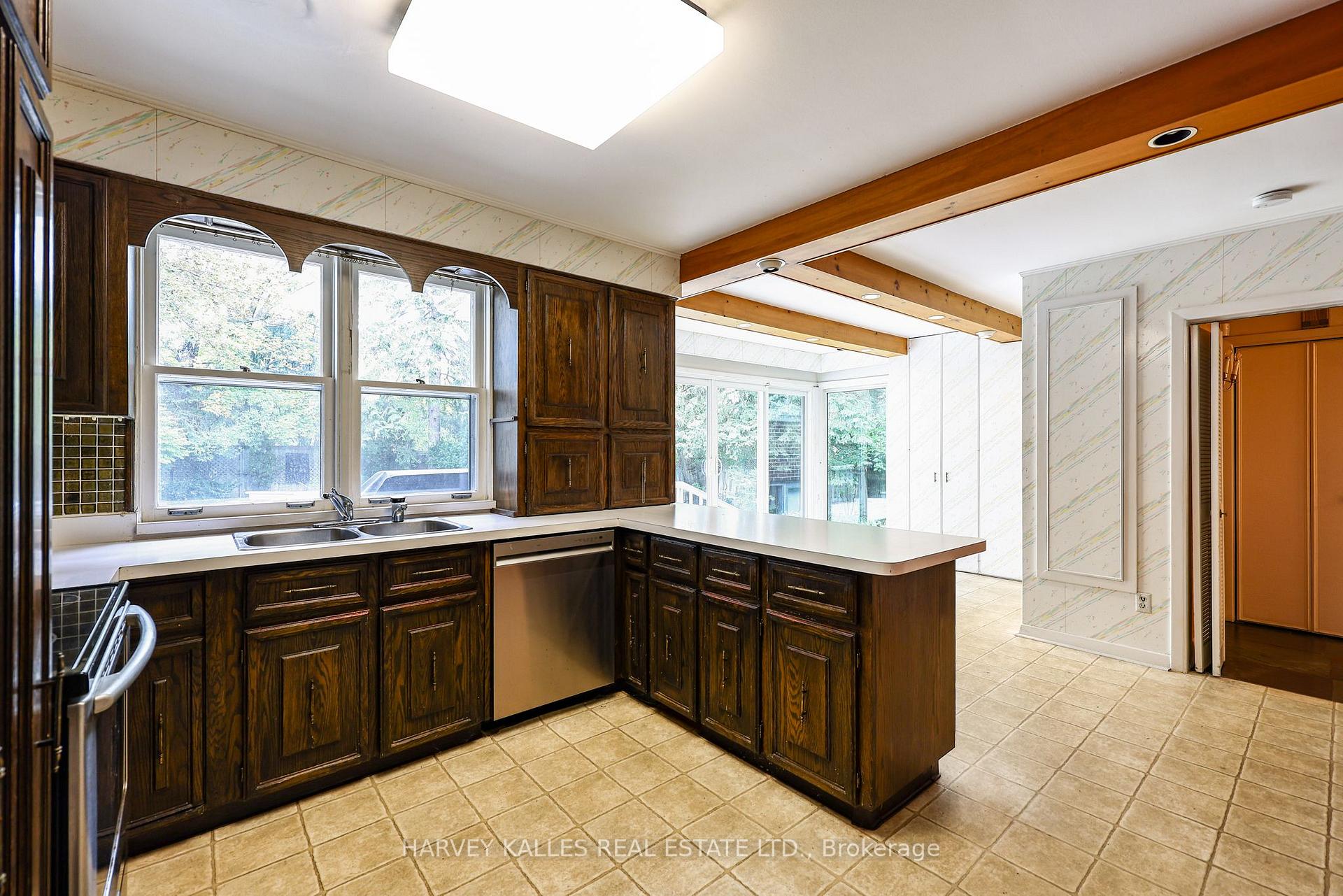 2 Clovestone Road, Toronto