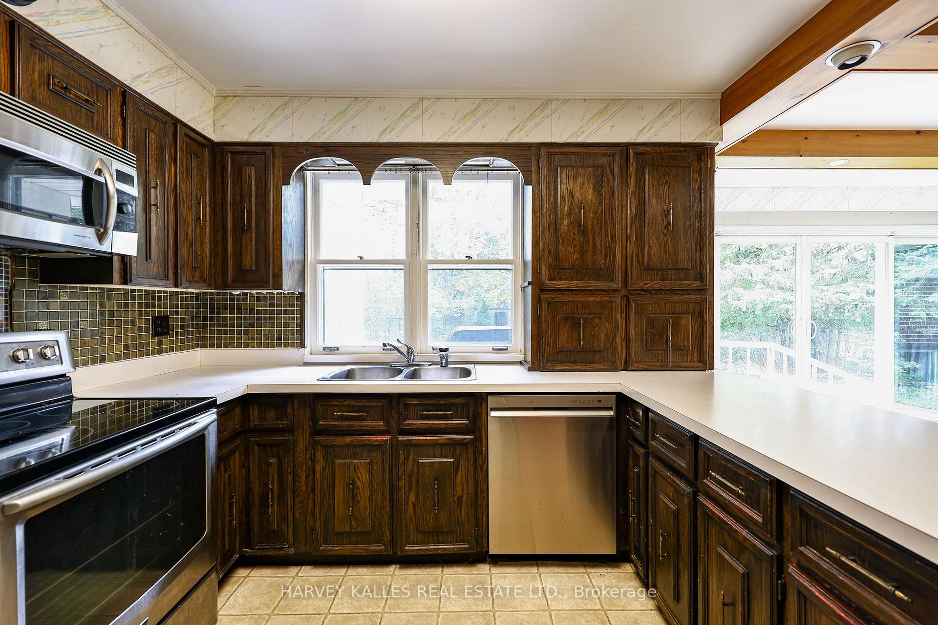 2 Clovestone Road, Toronto