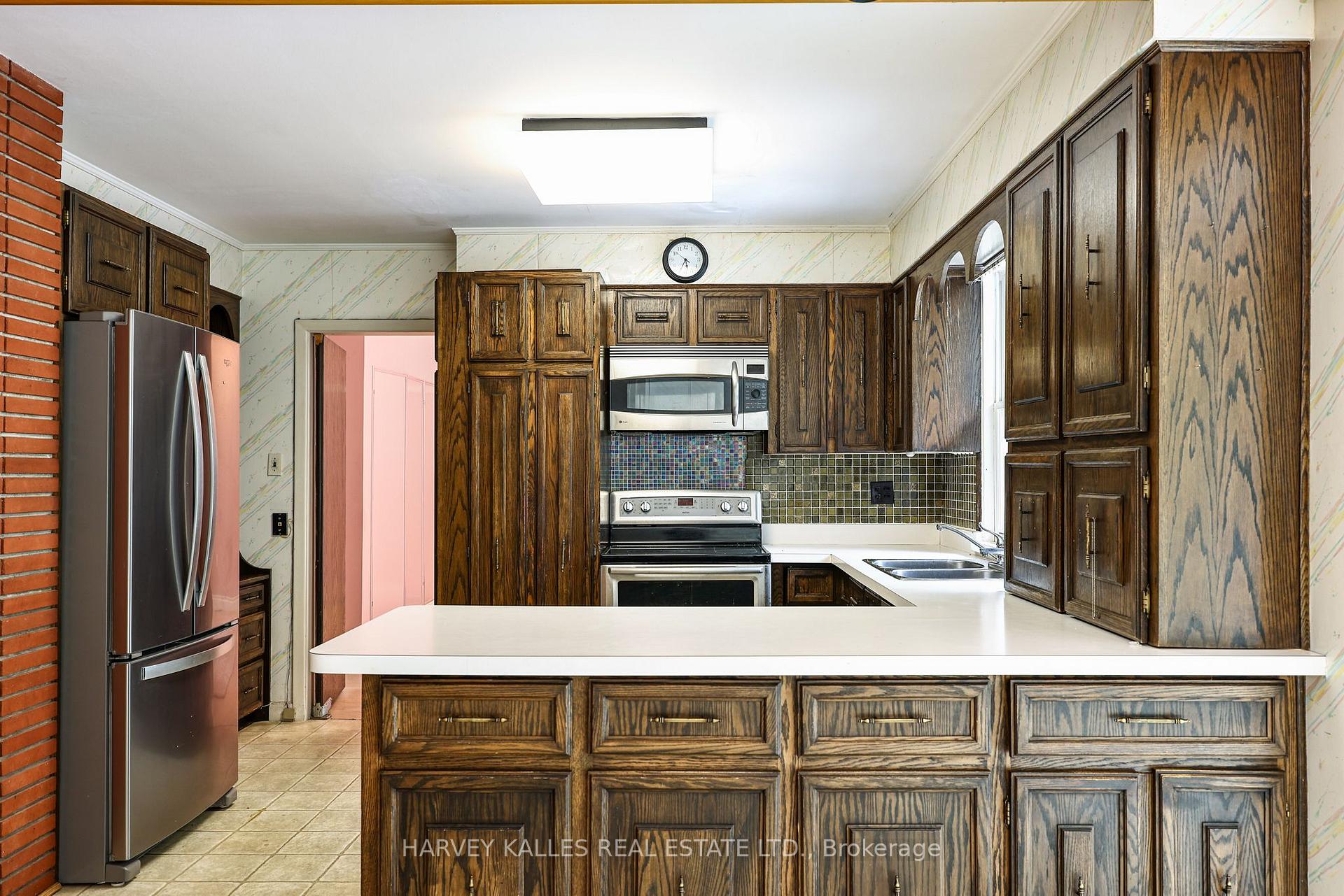 2 Clovestone Road, Toronto