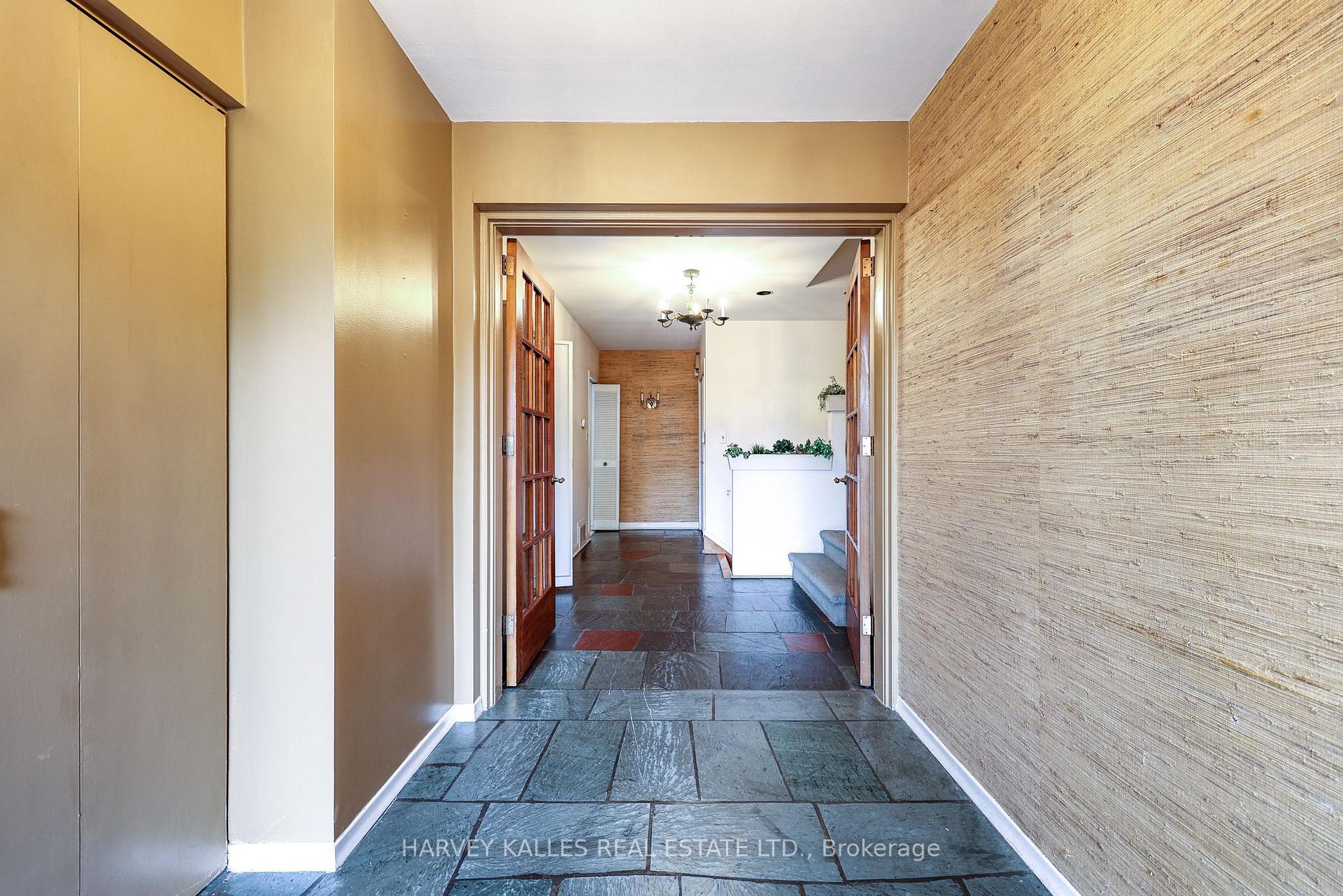 2 Clovestone Road, Toronto