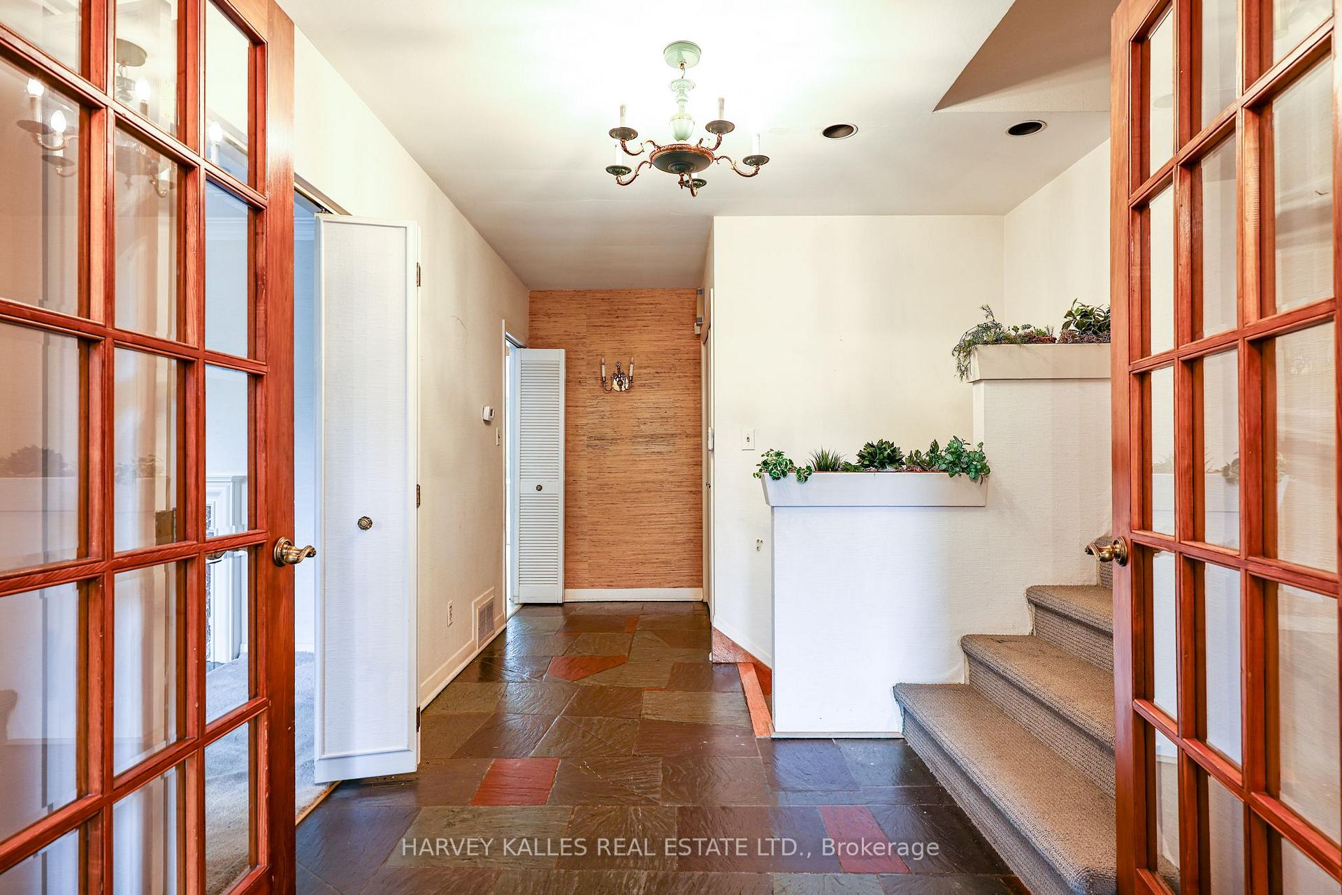 2 Clovestone Road, Toronto