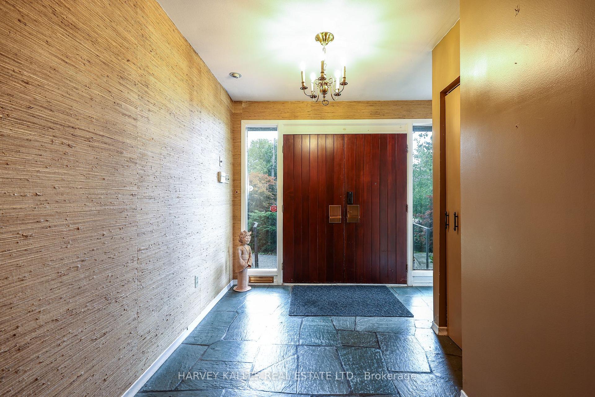 2 Clovestone Road, Toronto