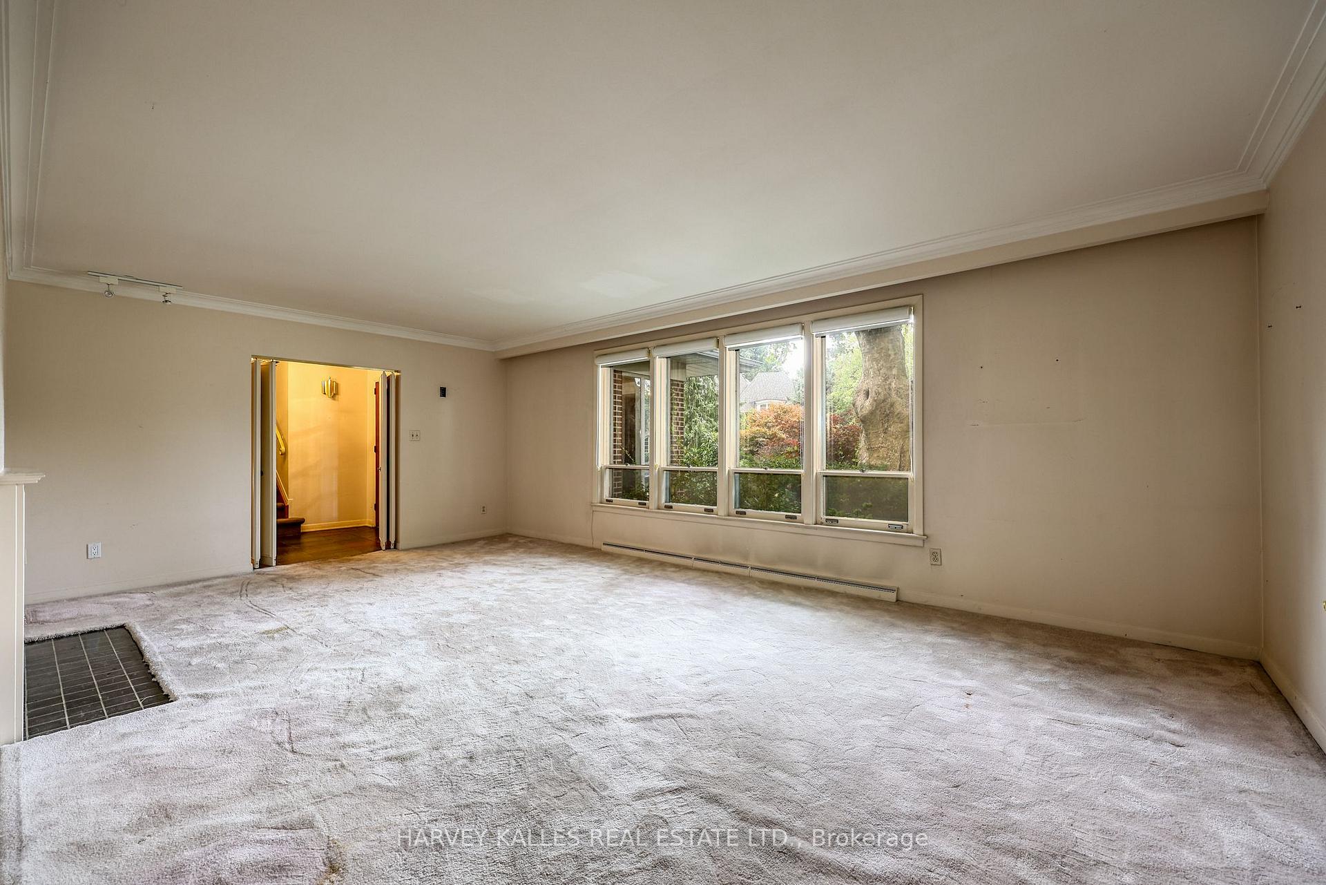 2 Clovestone Road, Toronto