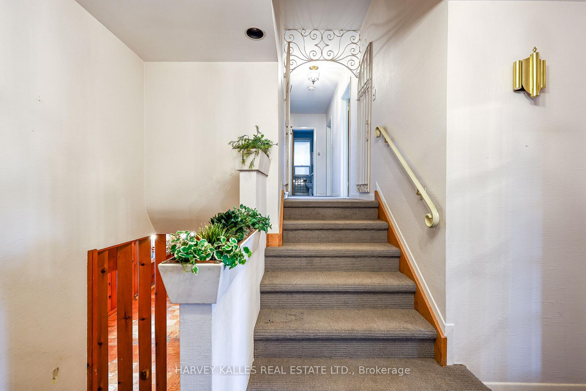 2 Clovestone Road, Toronto