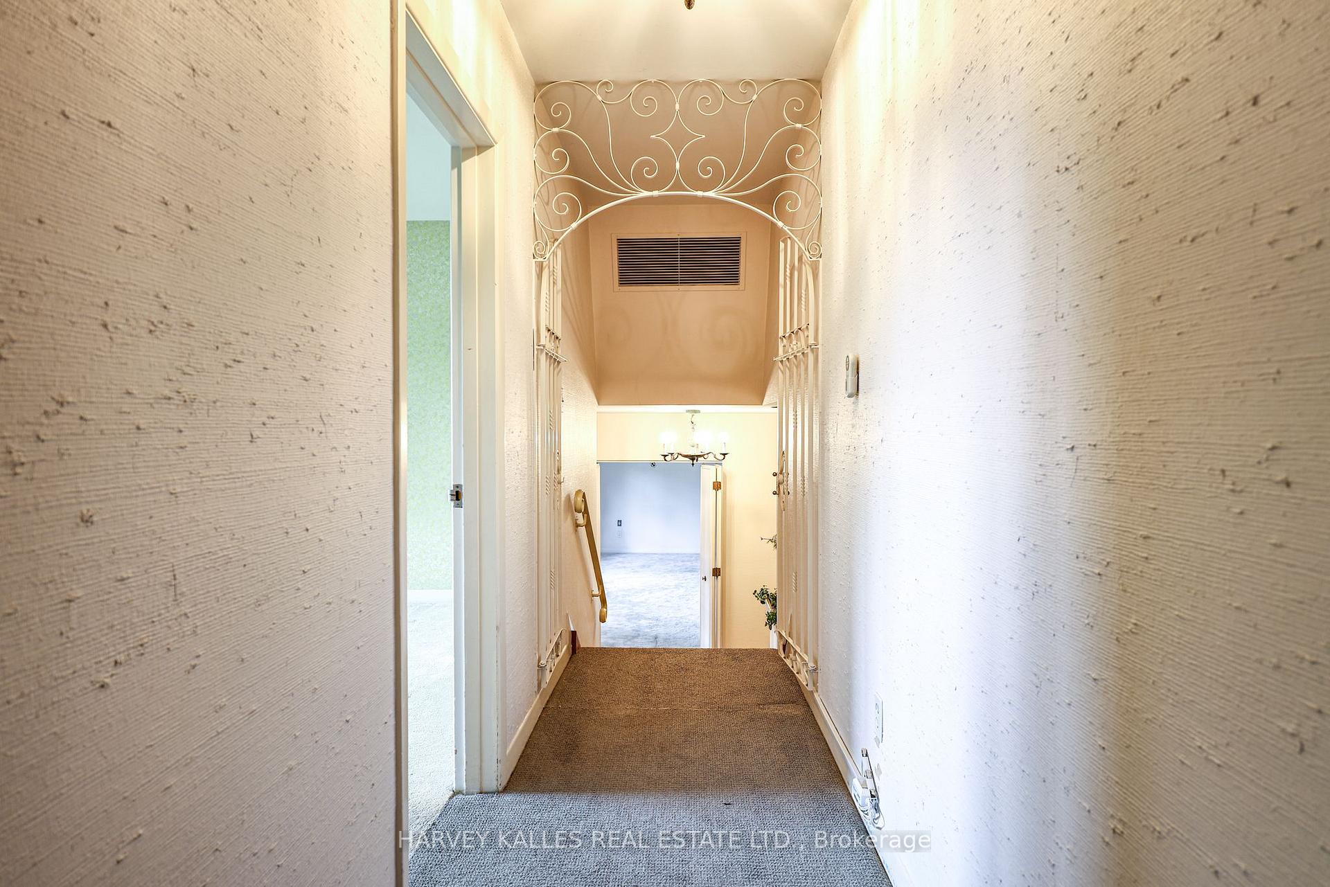 2 Clovestone Road, Toronto