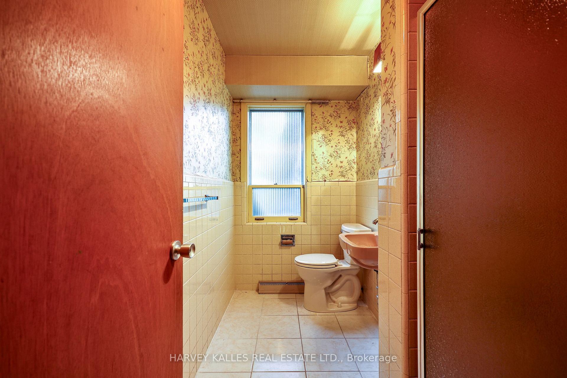 2 Clovestone Road, Toronto