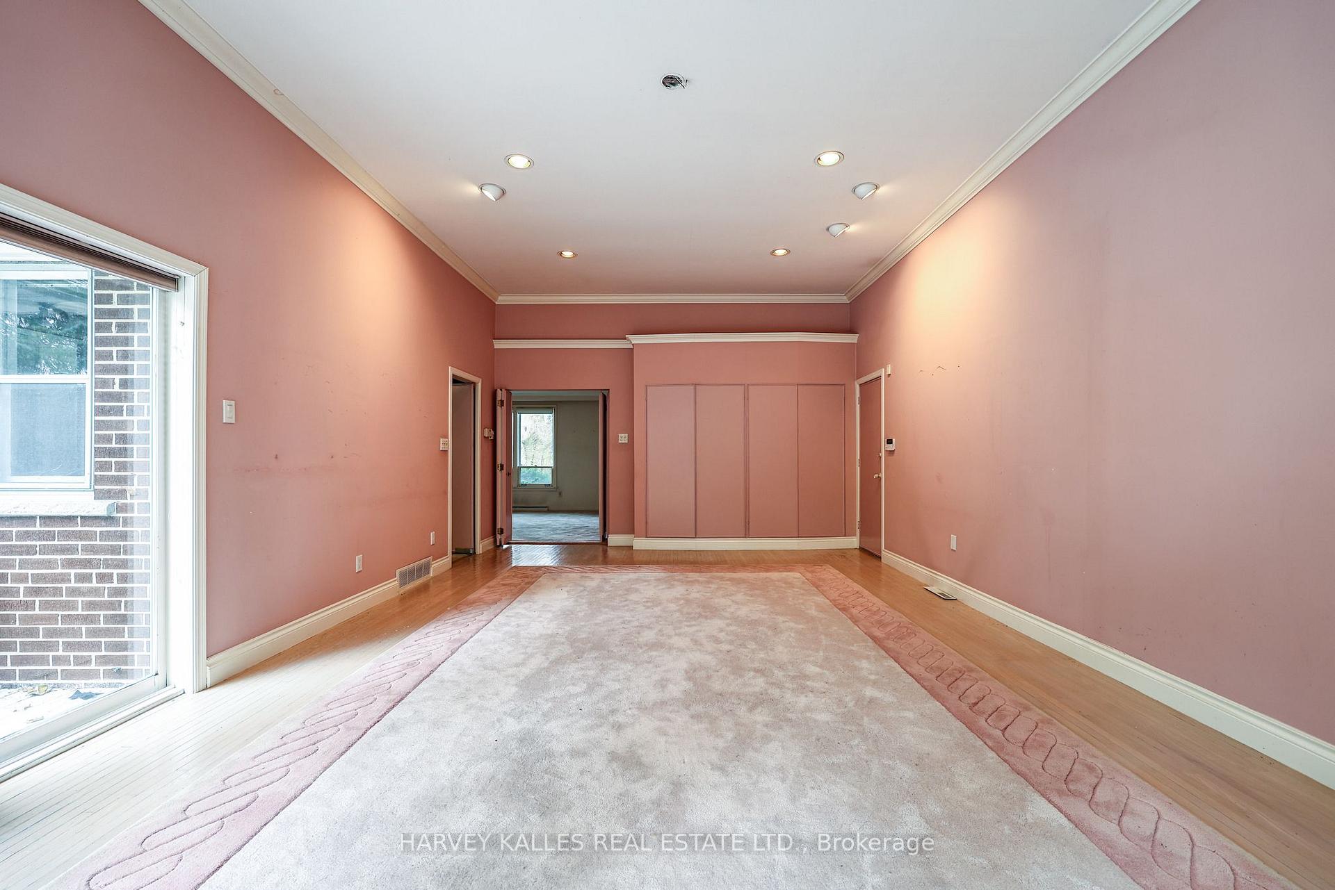 2 Clovestone Road, Toronto