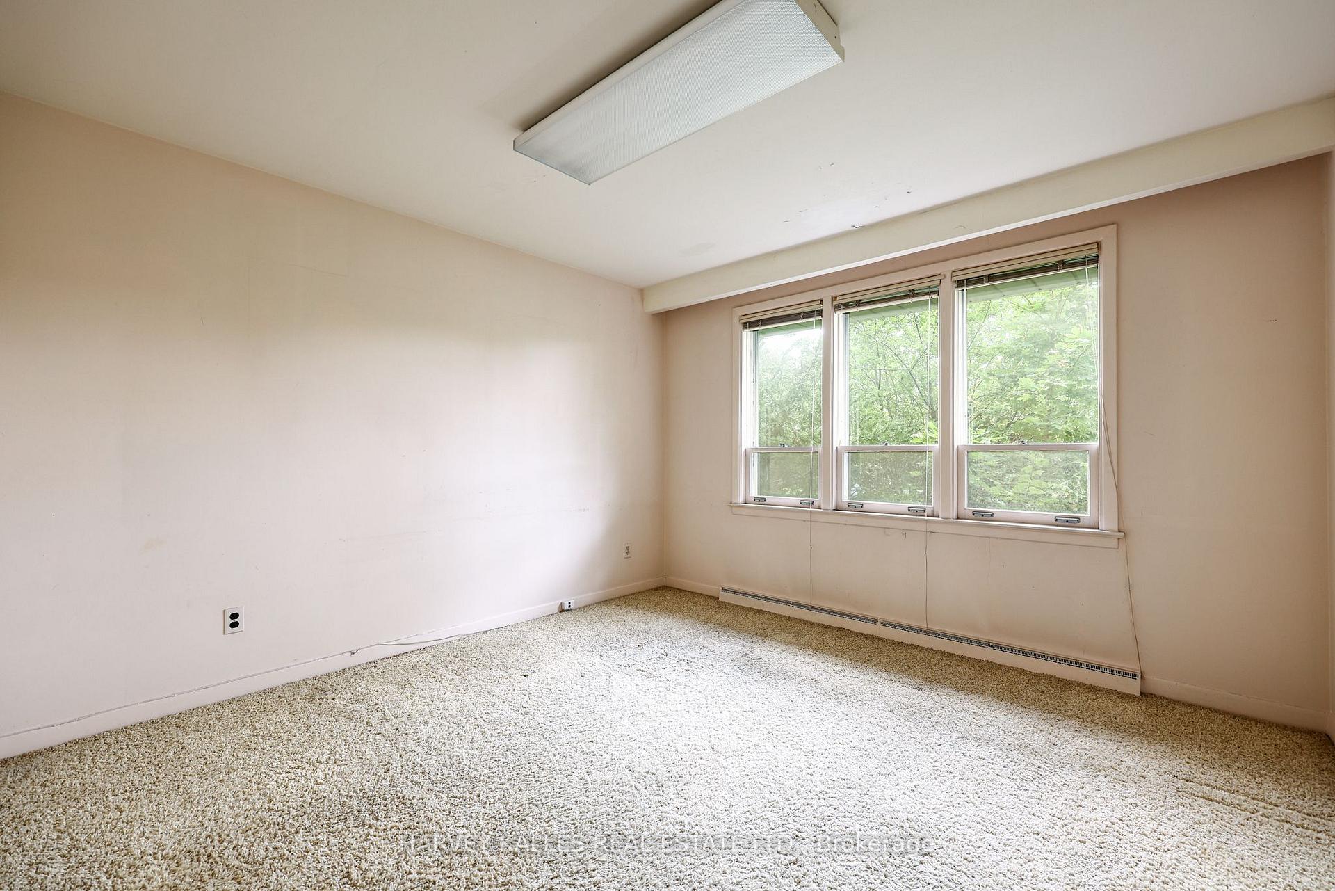 2 Clovestone Road, Toronto