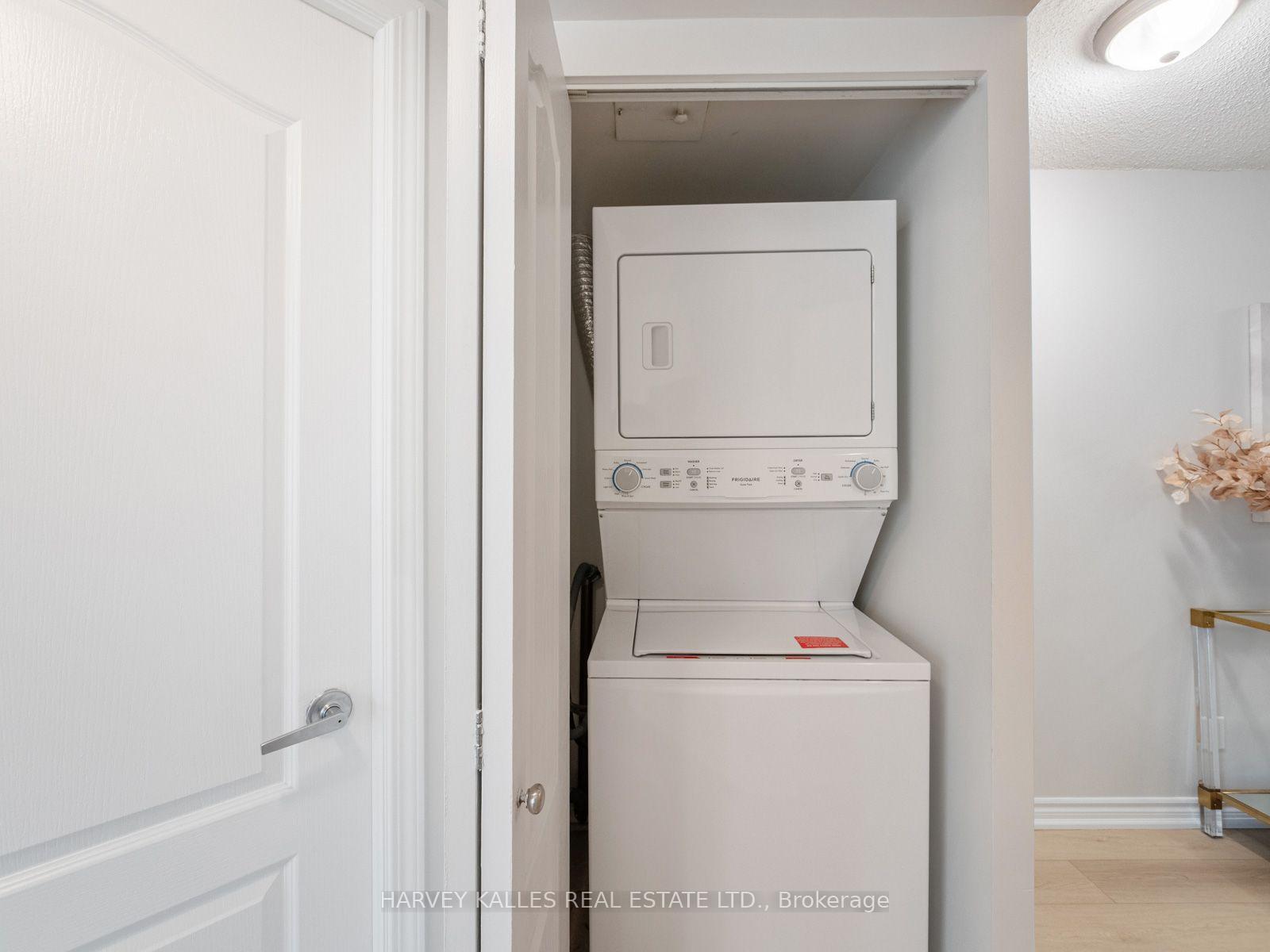 17 Barberry Place 1814, Toronto Unit: 1814
