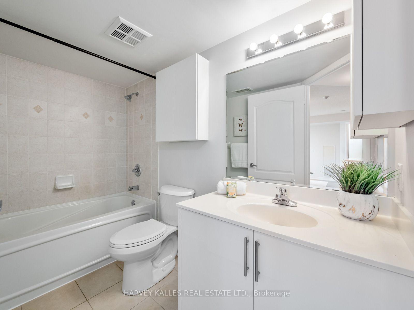 17 Barberry Place 1814, Toronto Unit: 1814