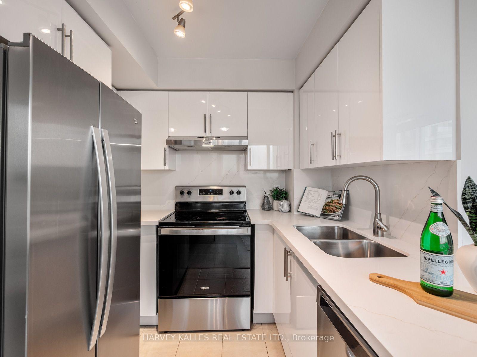 17 Barberry Place 1814, Toronto Unit: 1814