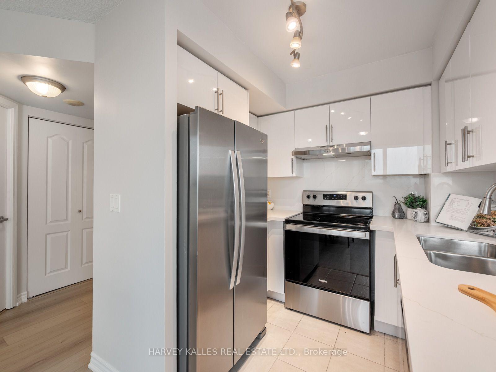 17 Barberry Place 1814, Toronto Unit: 1814