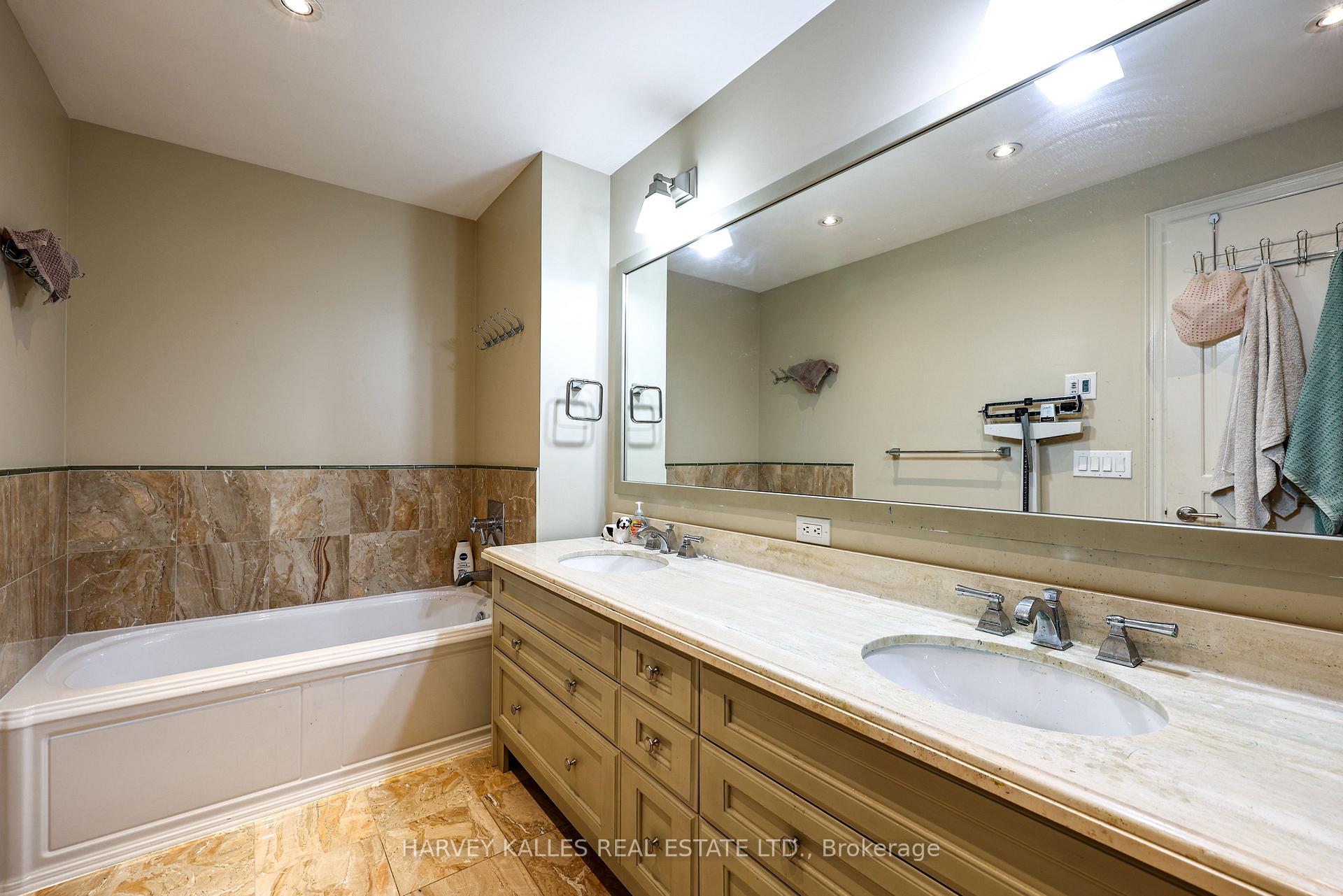 21 Burkebrook Place TH9, Toronto Unit: TH9