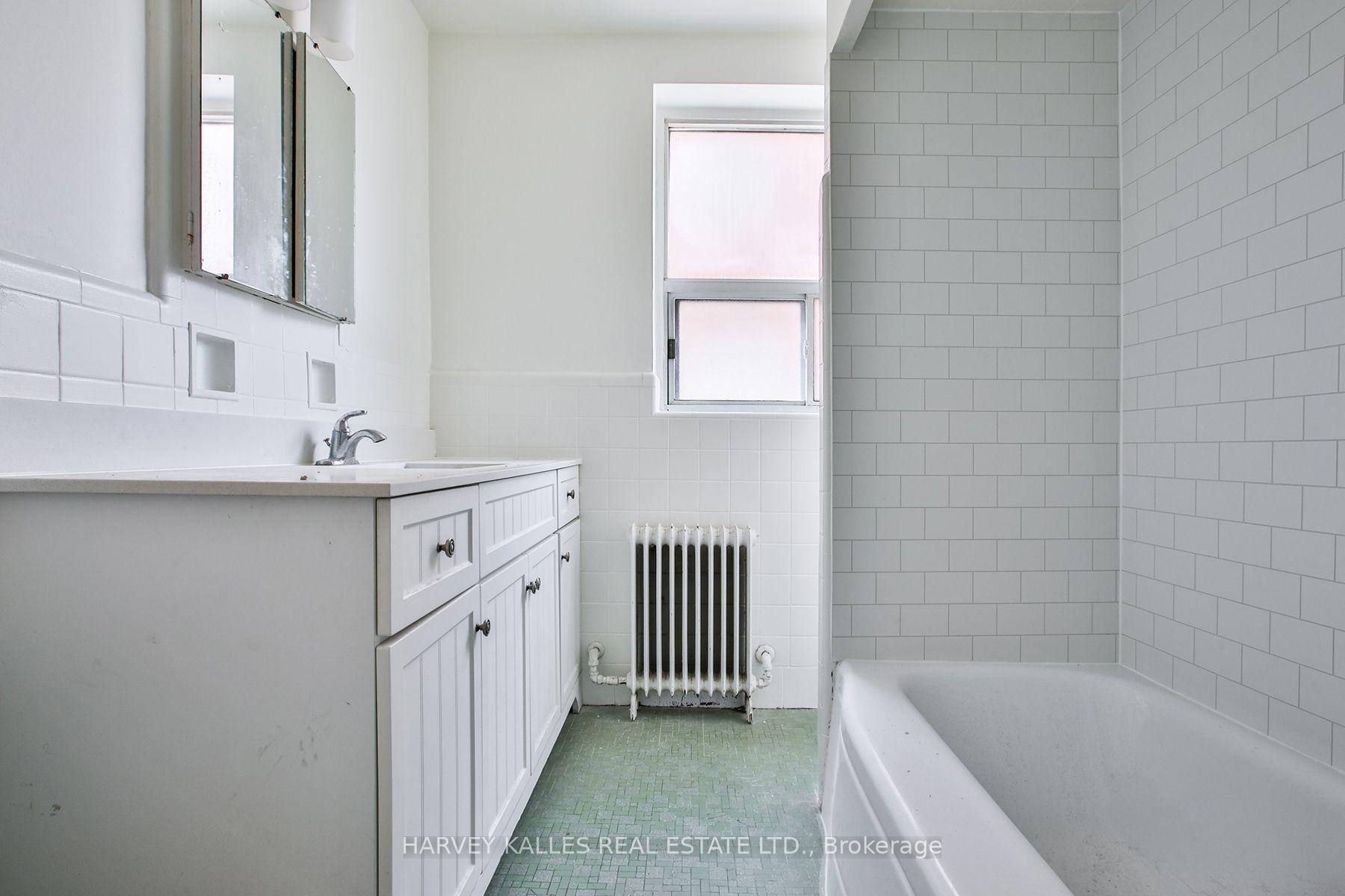 28 Fraserwood Avenue 2, Toronto Unit: 2