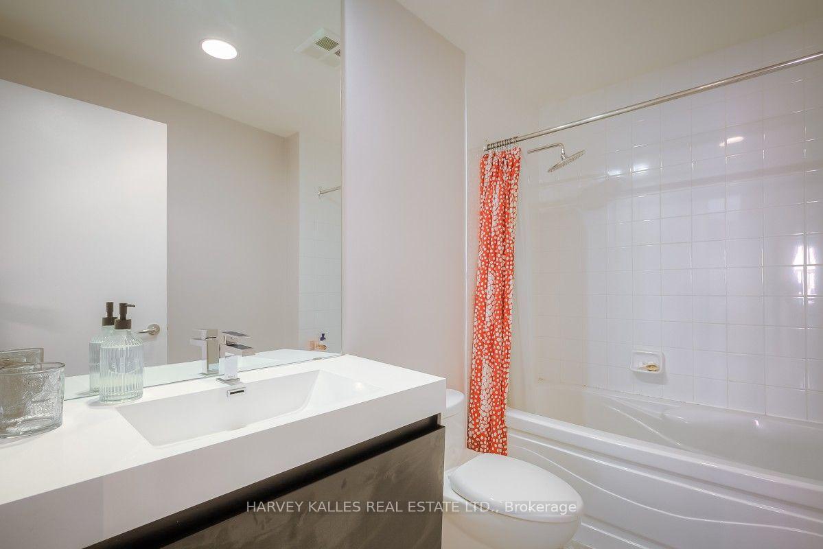 700 king Street W 608, Toronto Unit: 608