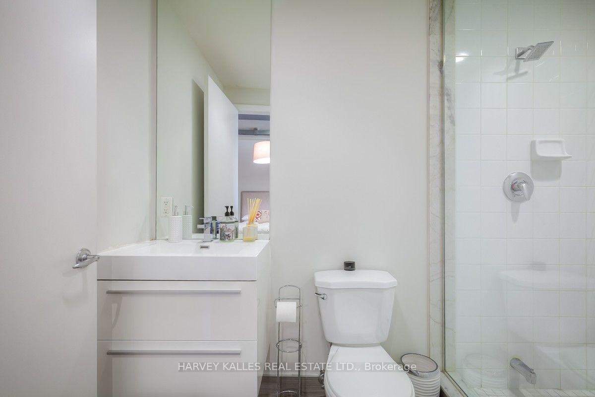 700 king Street W 608, Toronto Unit: 608