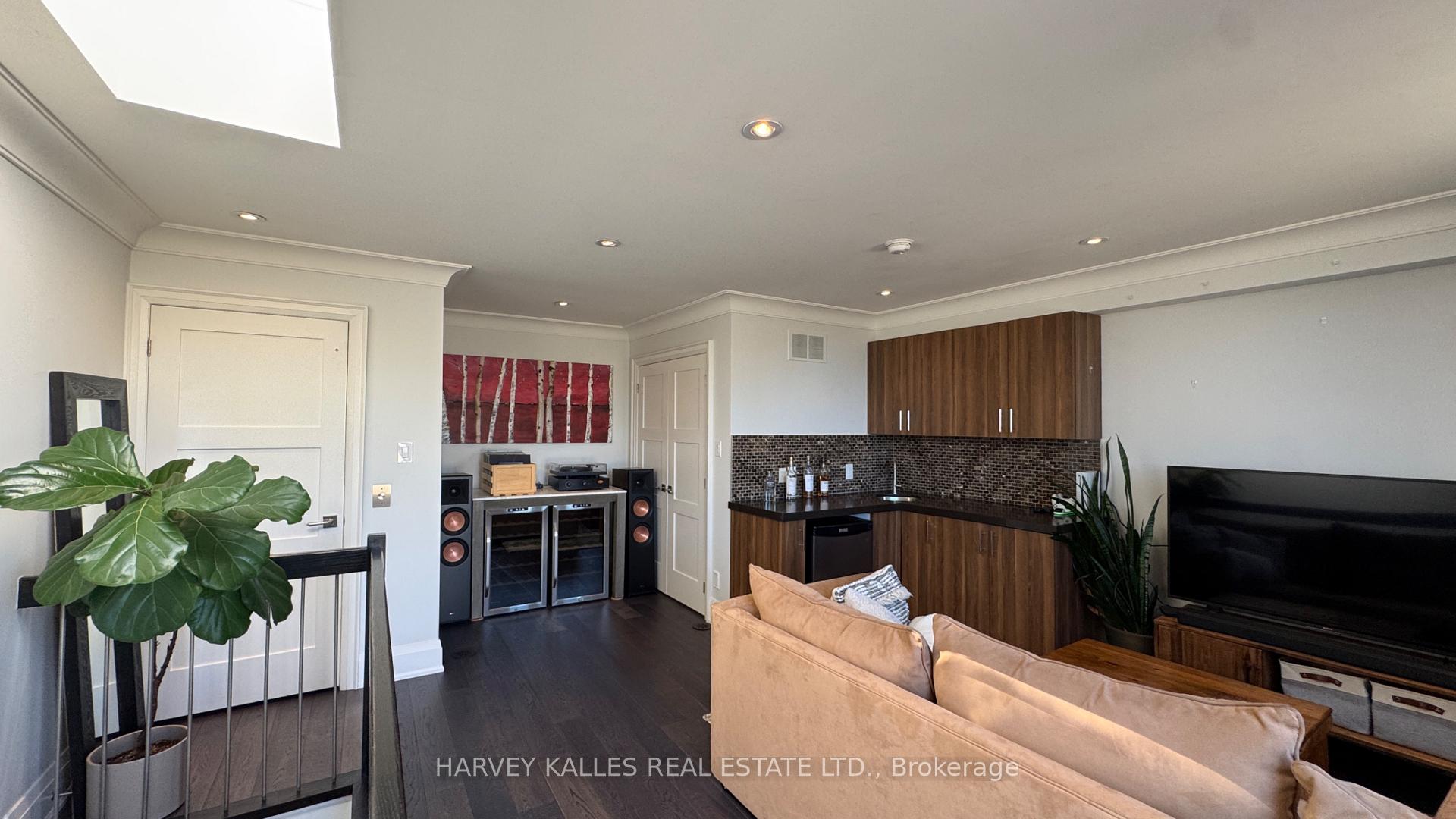 1042 Avenue Road, Toronto