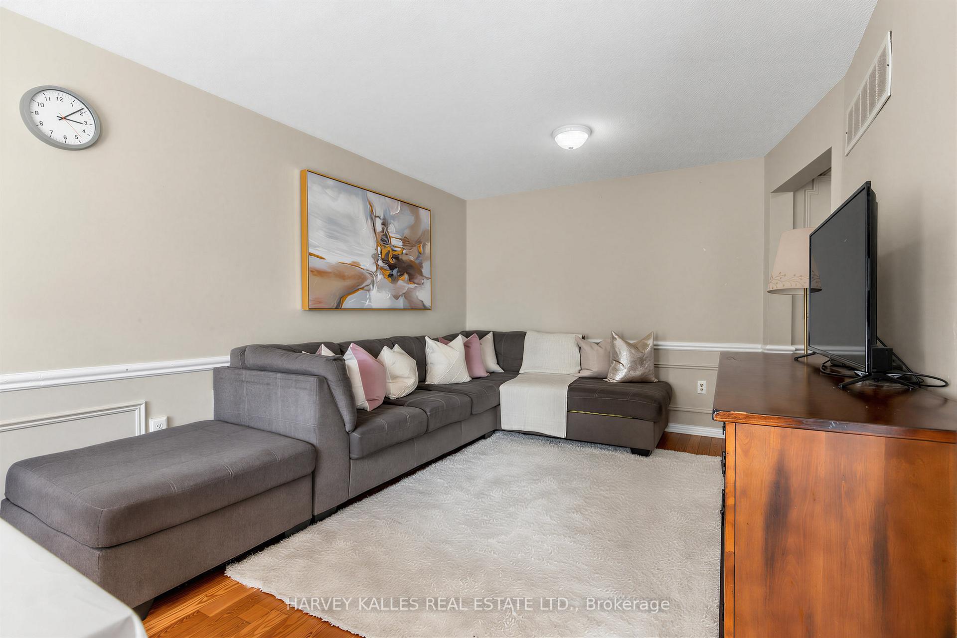 1180 Sandhurst Circle 2, Toronto Unit: 2
