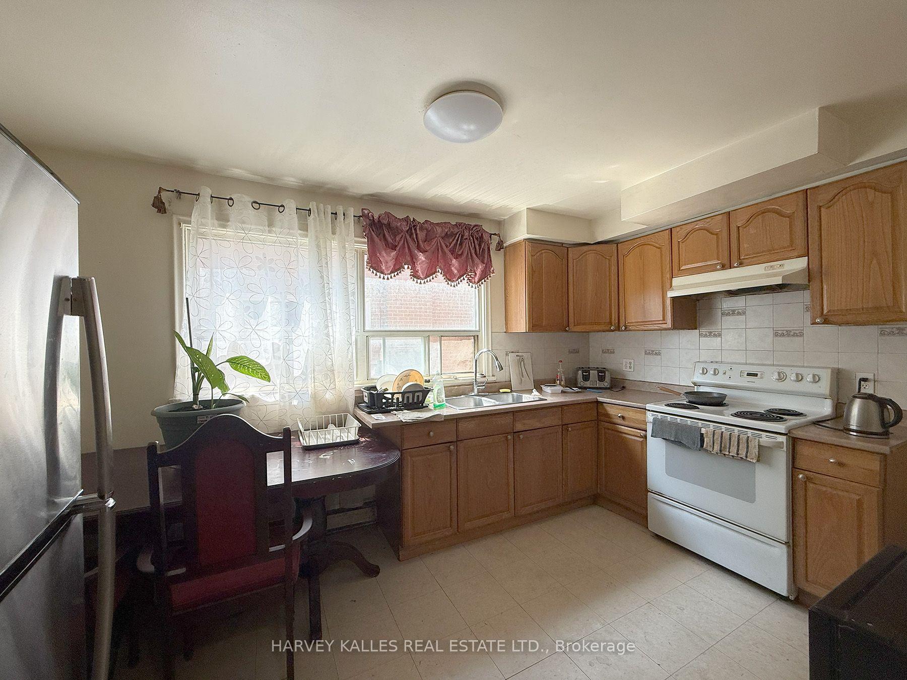 8 Medford Avenue Room # 3, Toronto Unit: Room # 3
