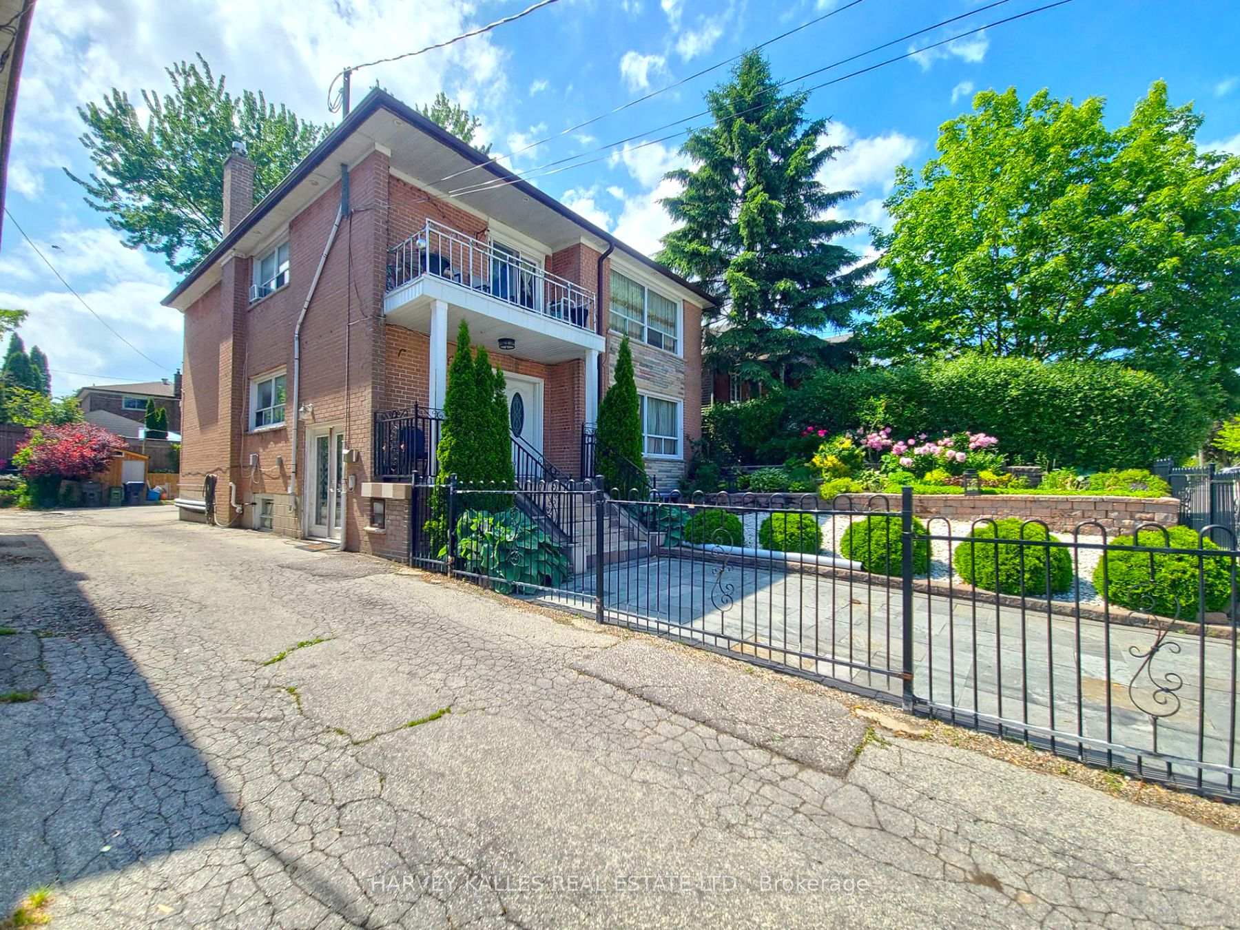 8 Medford Avenue Room # 3, Toronto Unit: Room # 3