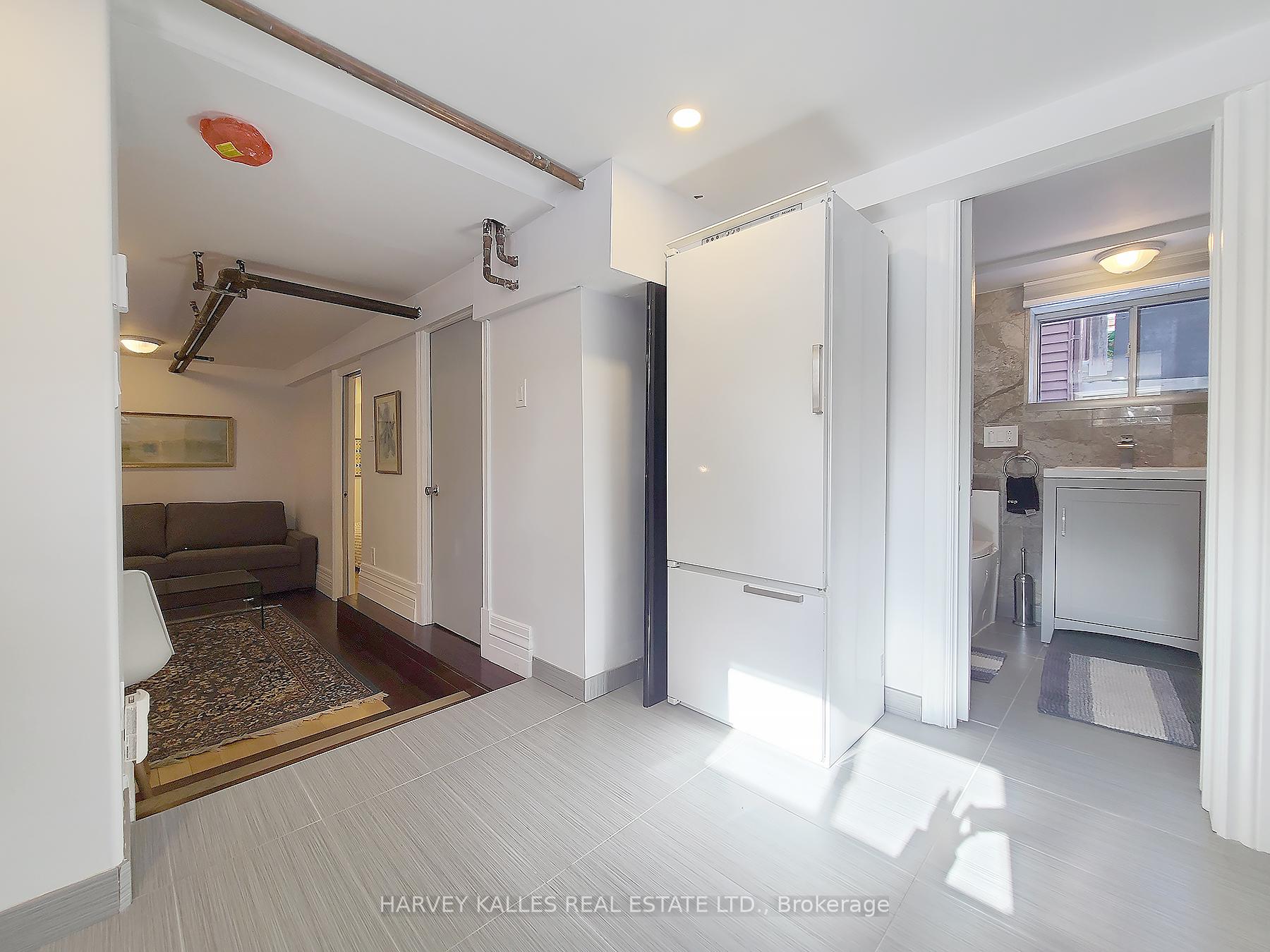 27 Hiawatha Road 5, Toronto Unit: 5