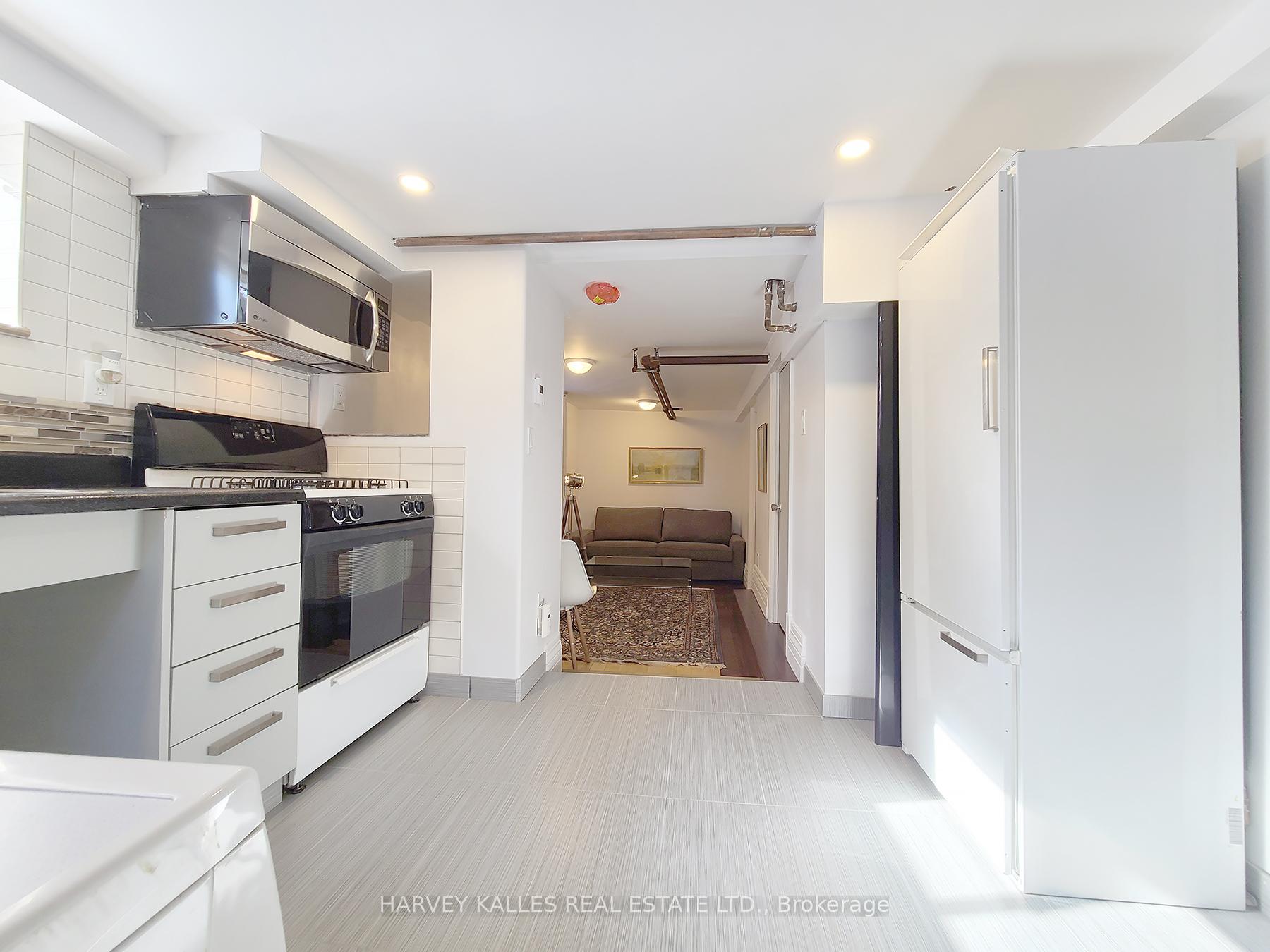 27 Hiawatha Road 5, Toronto Unit: 5