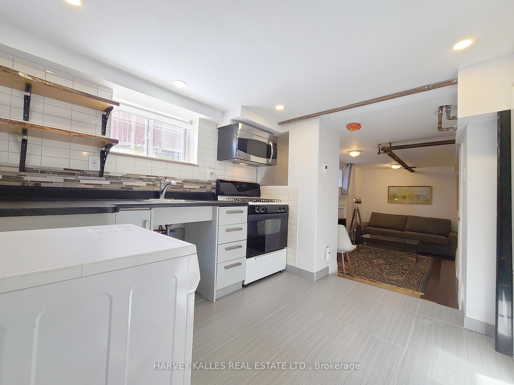 27 Hiawatha Road 5, Toronto Unit: 5