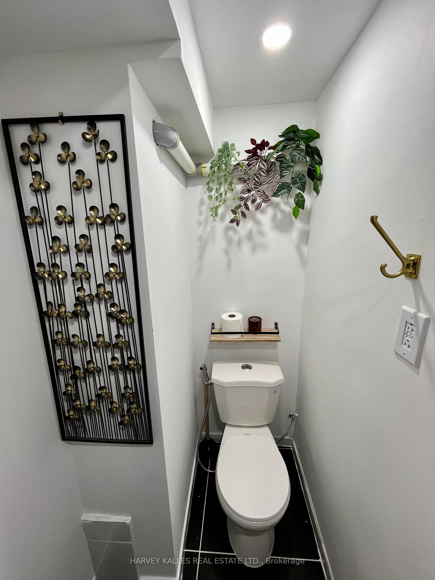 26 Leyton Avenue Lower, Toronto Unit: Lower