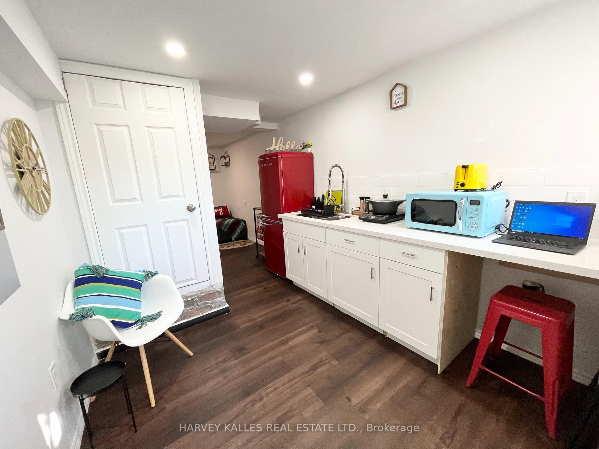 26 Leyton Avenue Lower, Toronto Unit: Lower