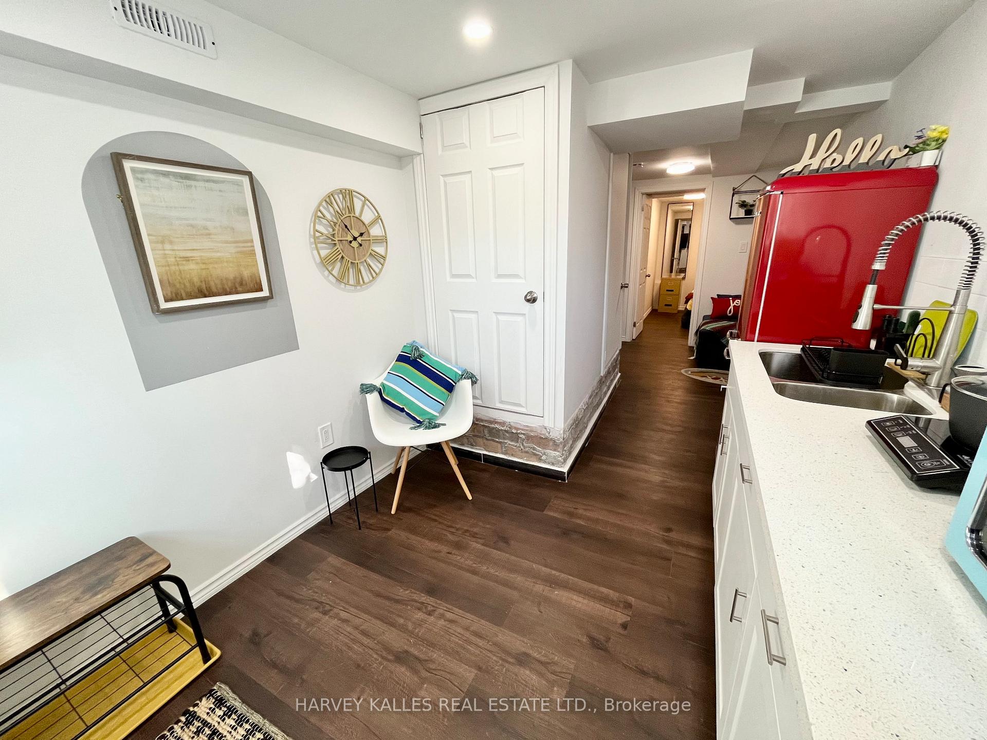 26 Leyton Avenue Lower, Toronto Unit: Lower