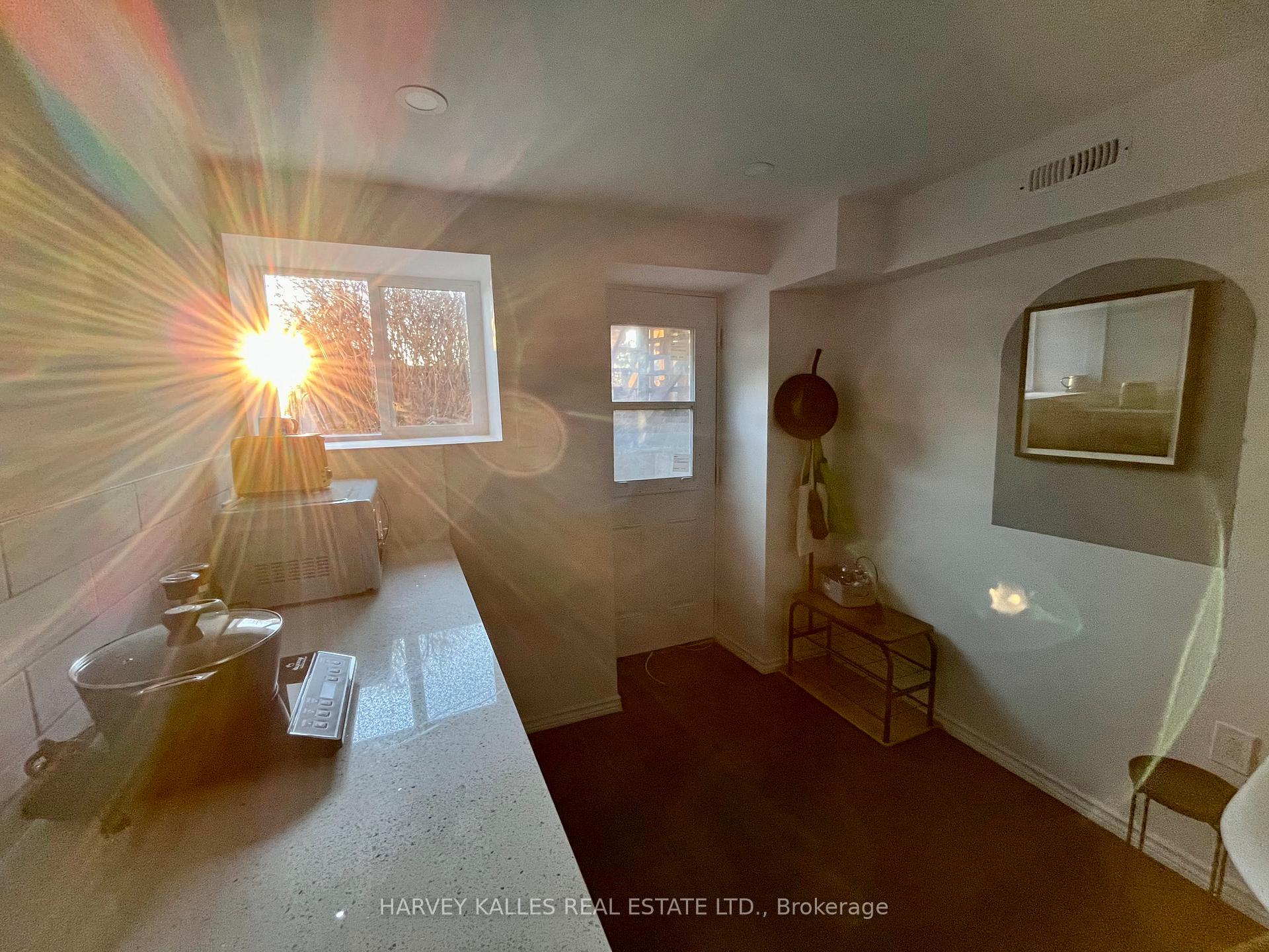 26 Leyton Avenue Lower, Toronto Unit: Lower