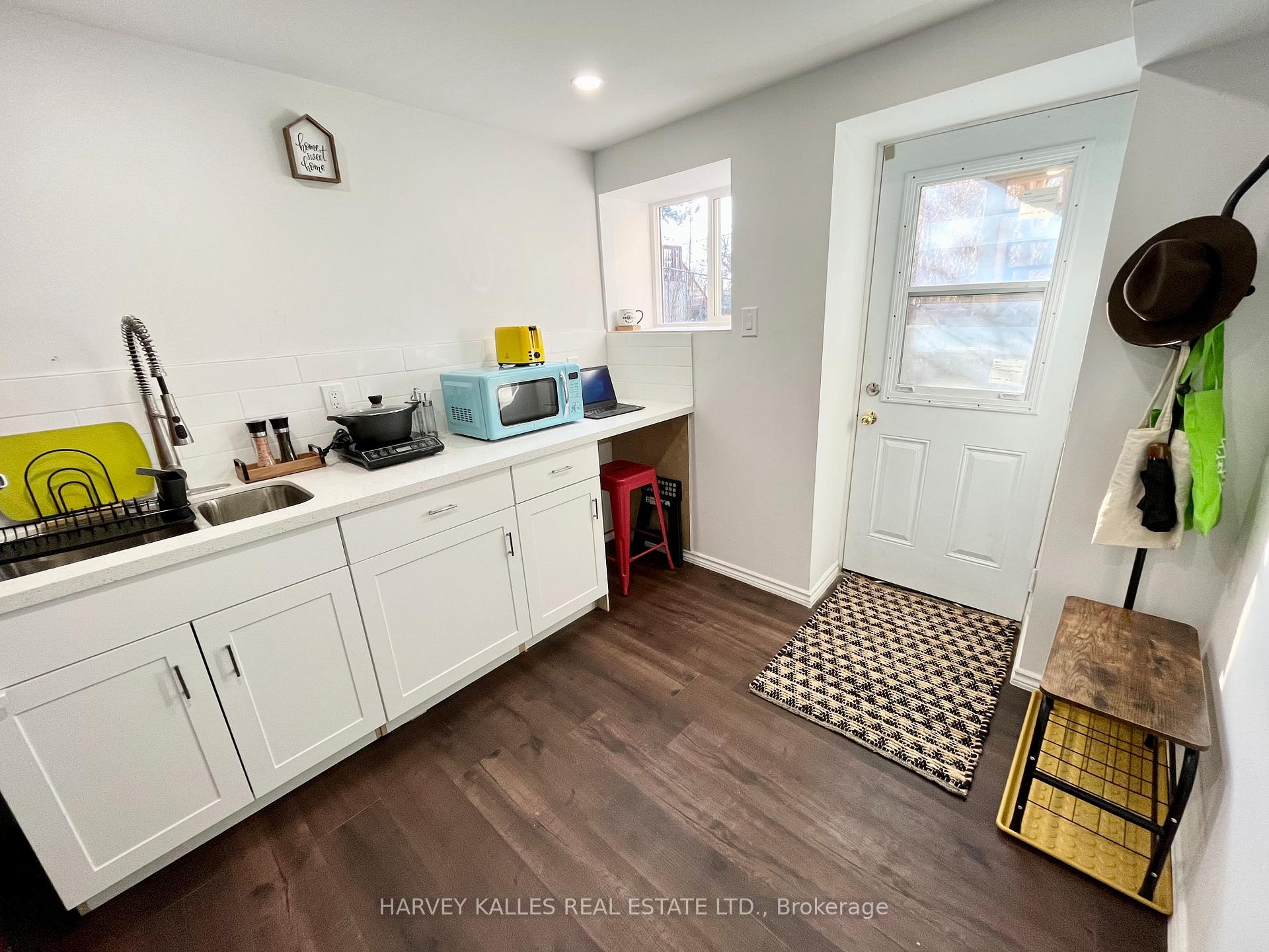 26 Leyton Avenue Lower, Toronto Unit: Lower