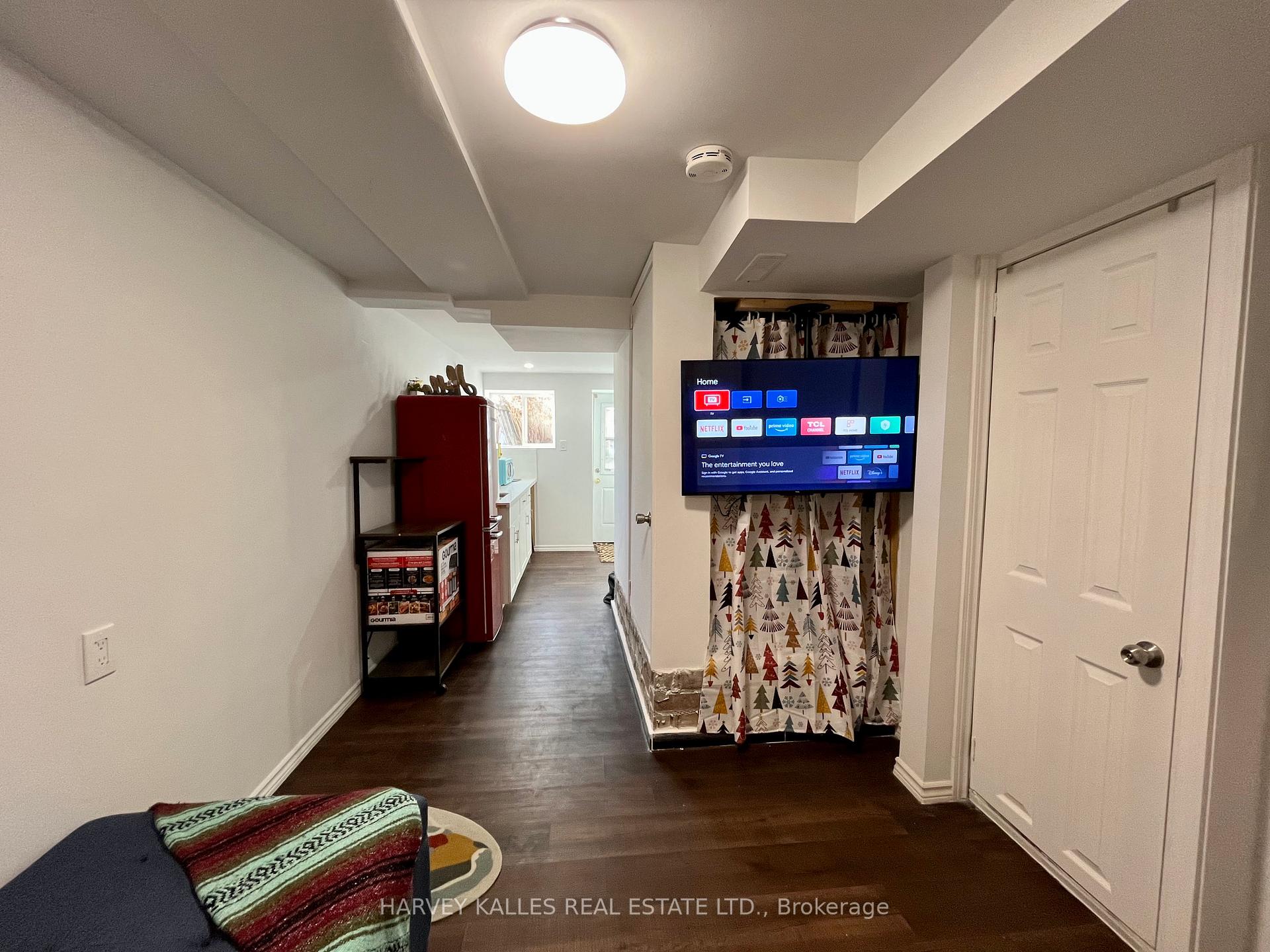 26 Leyton Avenue Lower, Toronto Unit: Lower