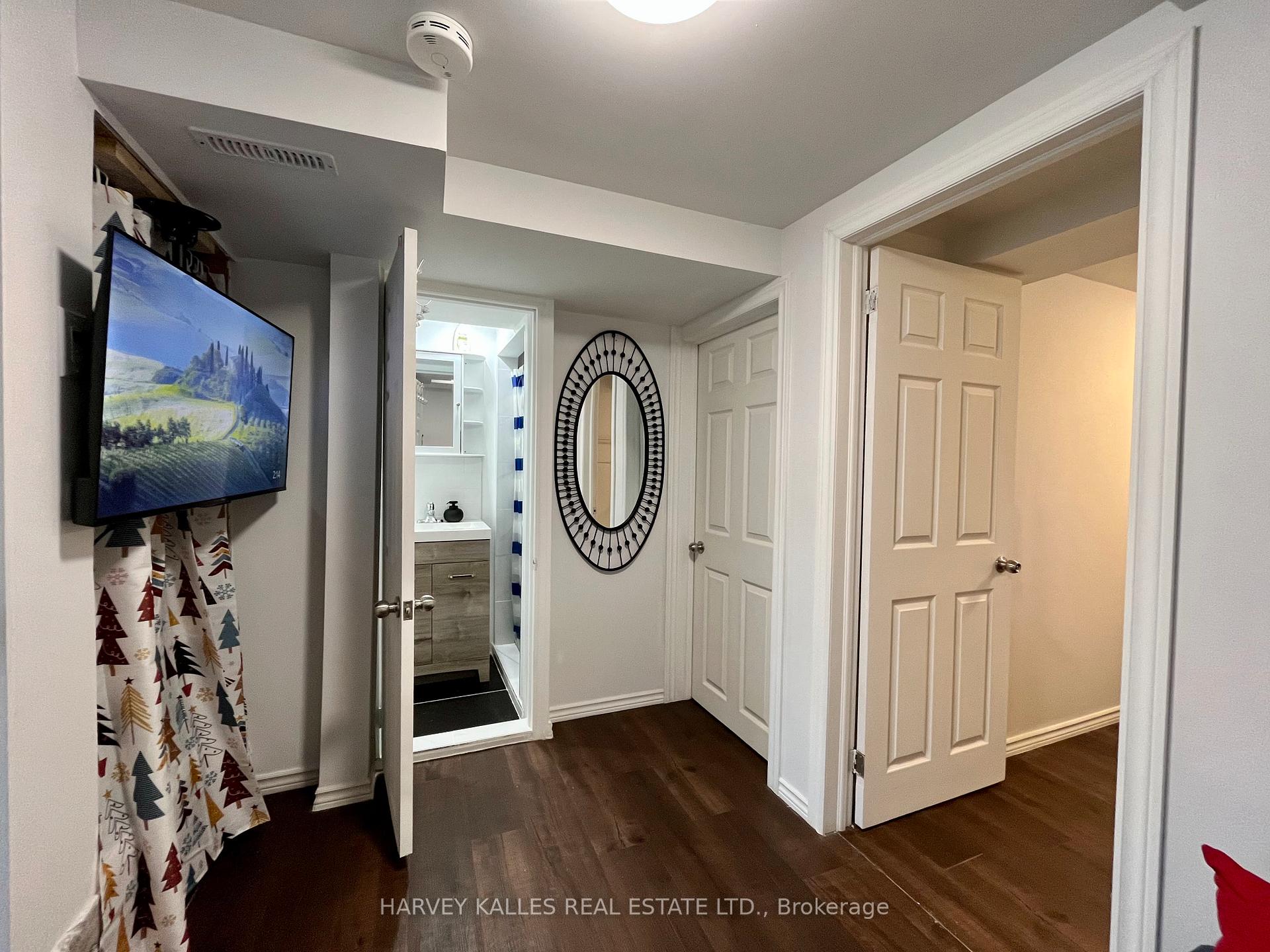 26 Leyton Avenue Lower, Toronto Unit: Lower