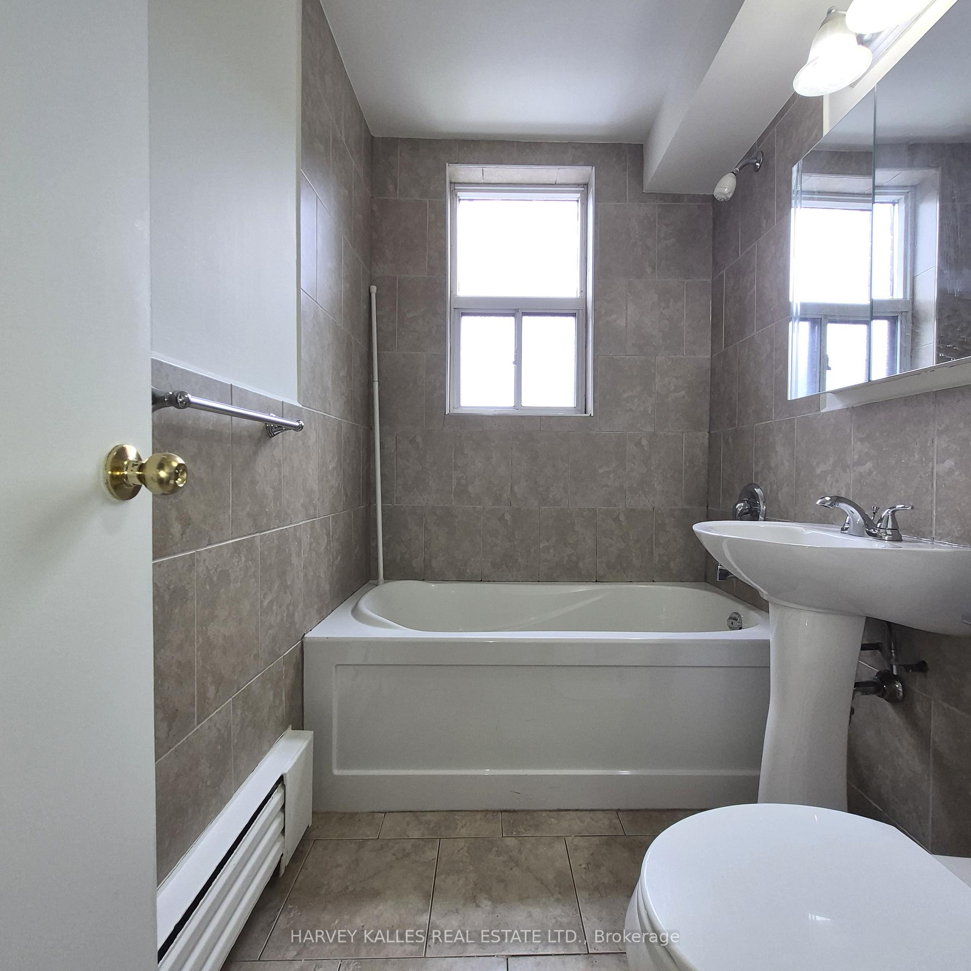 1751 Victoria Pk Avenue 204, Toronto Unit: 204