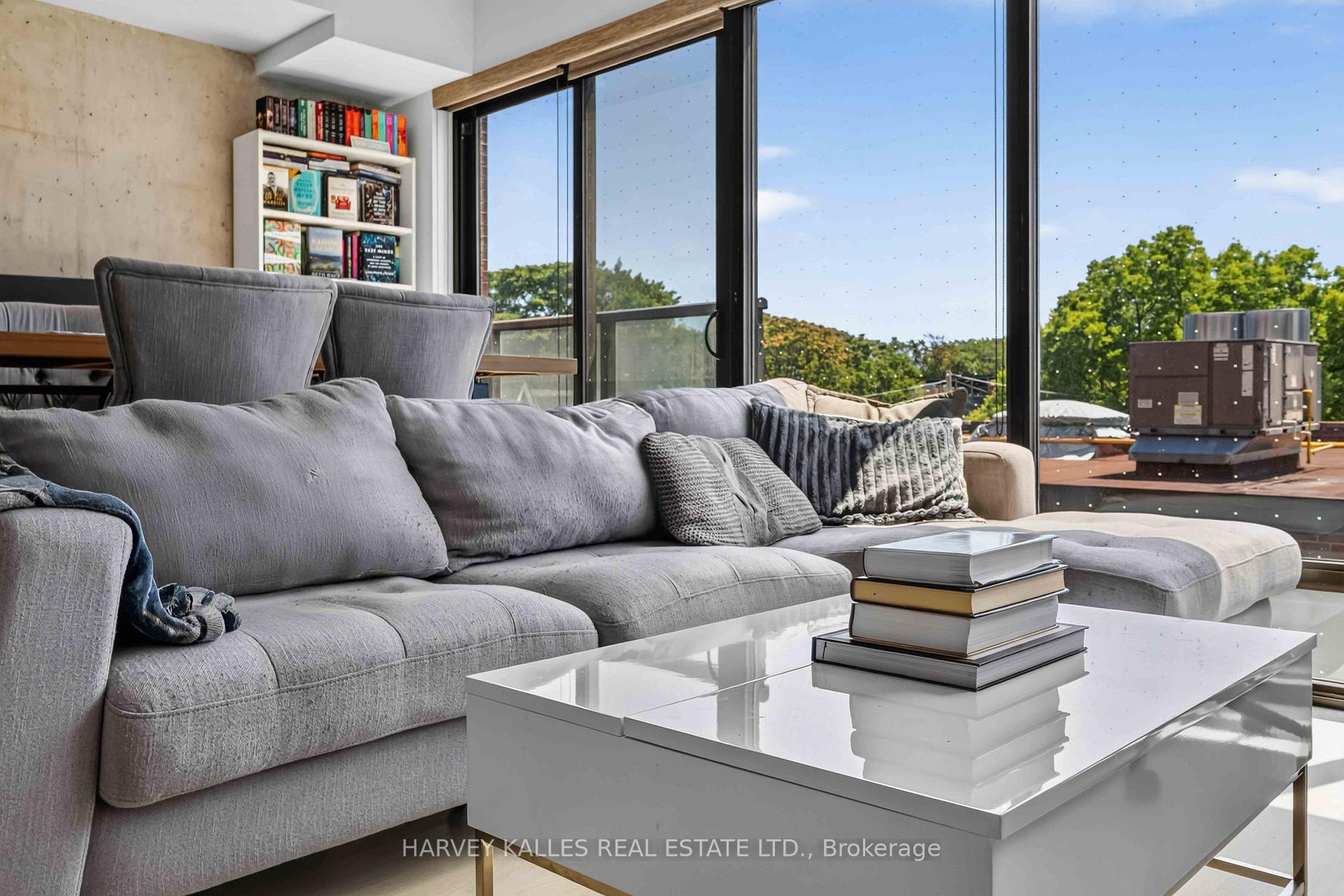246 Logan Avenue 325, Toronto Unit: 325