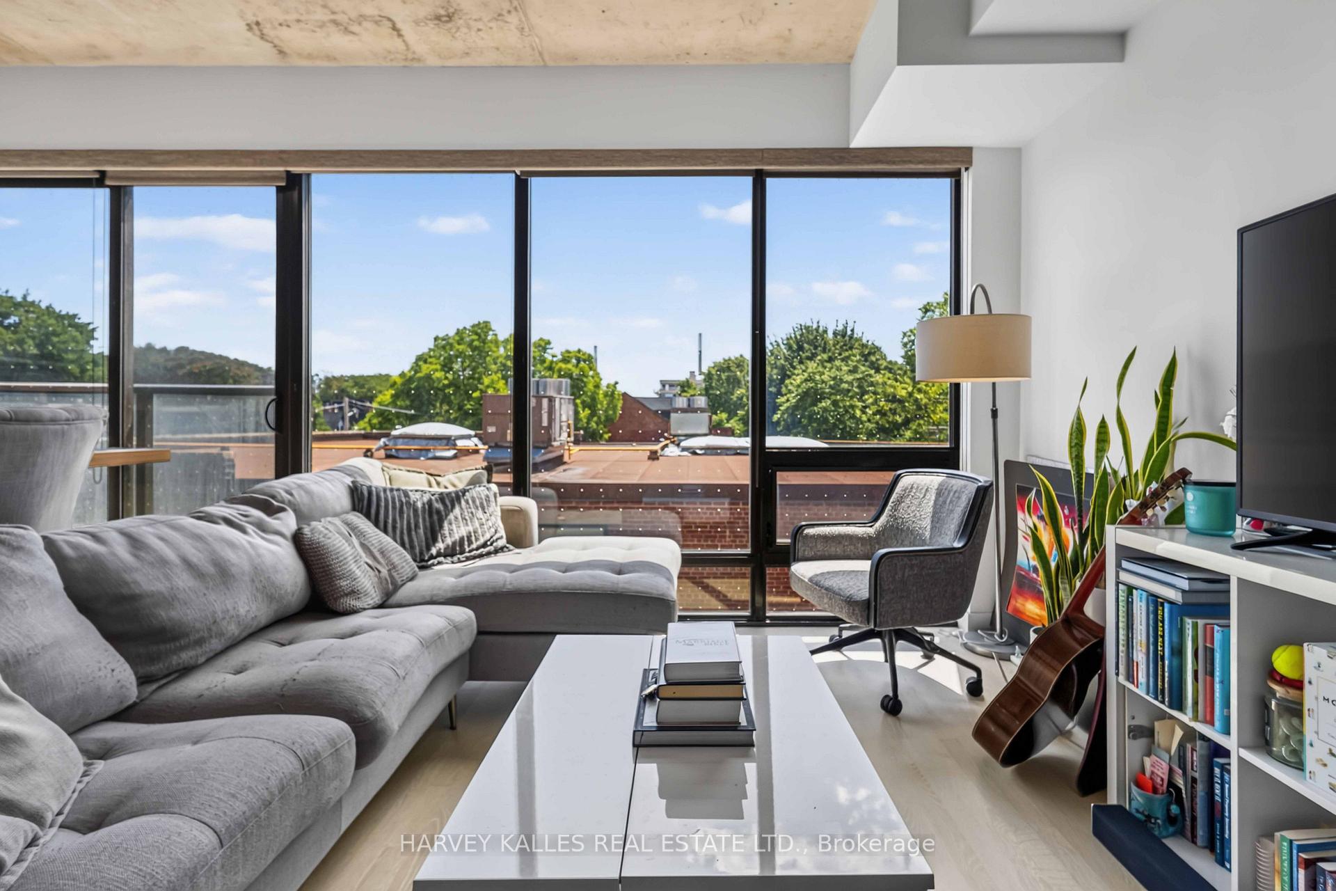 246 Logan Avenue 325, Toronto Unit: 325