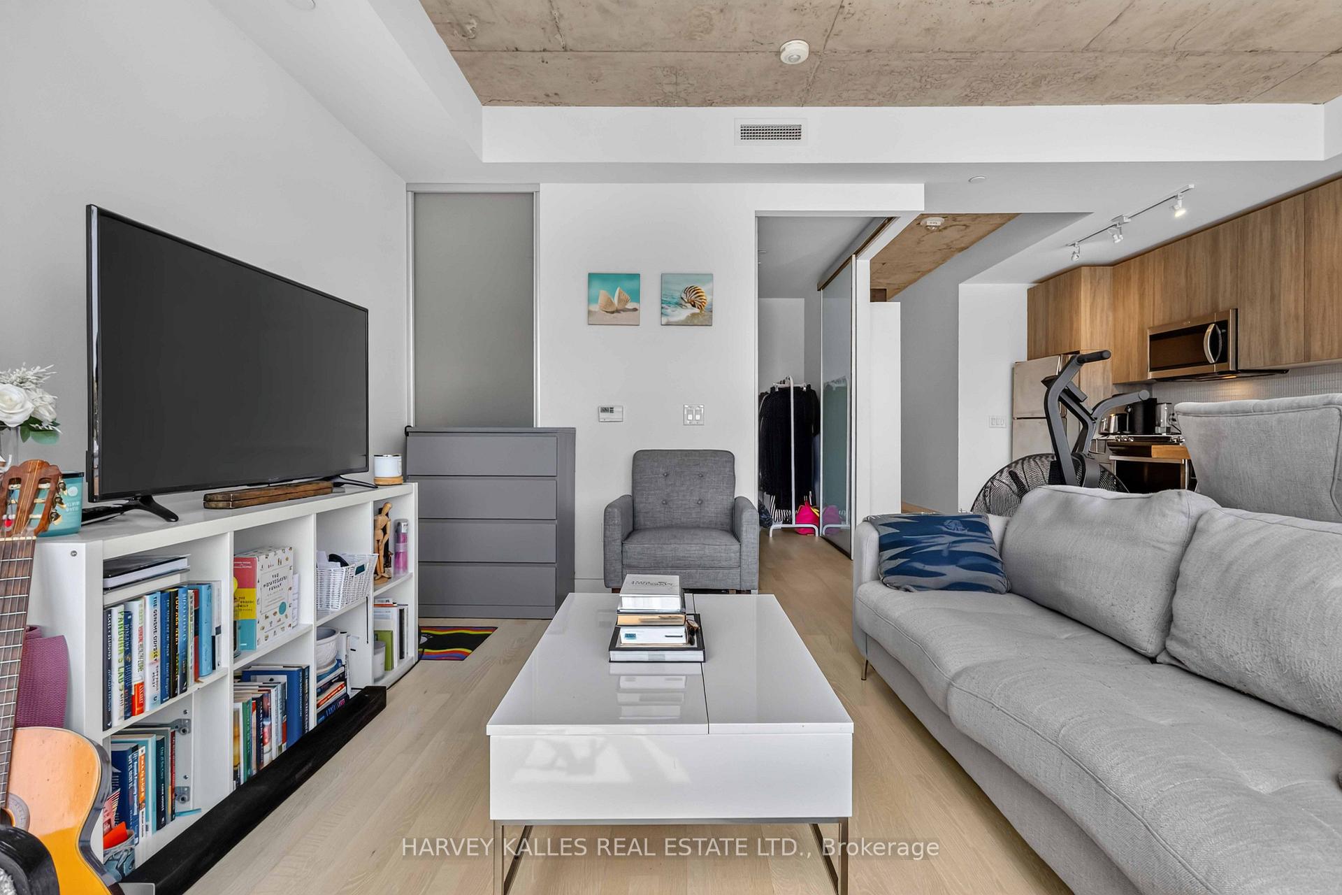 246 Logan Avenue 325, Toronto Unit: 325