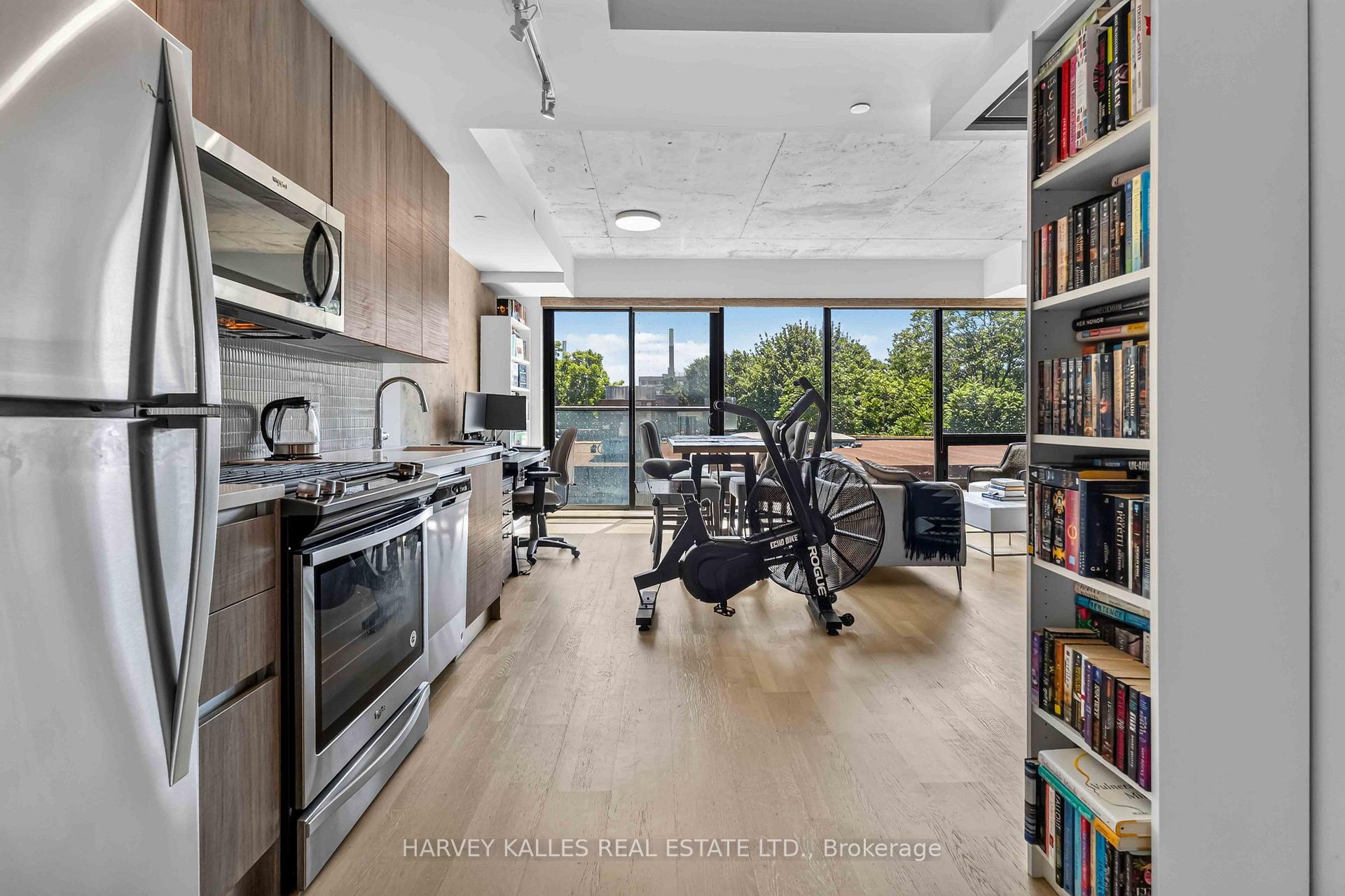 246 Logan Avenue 325, Toronto Unit: 325