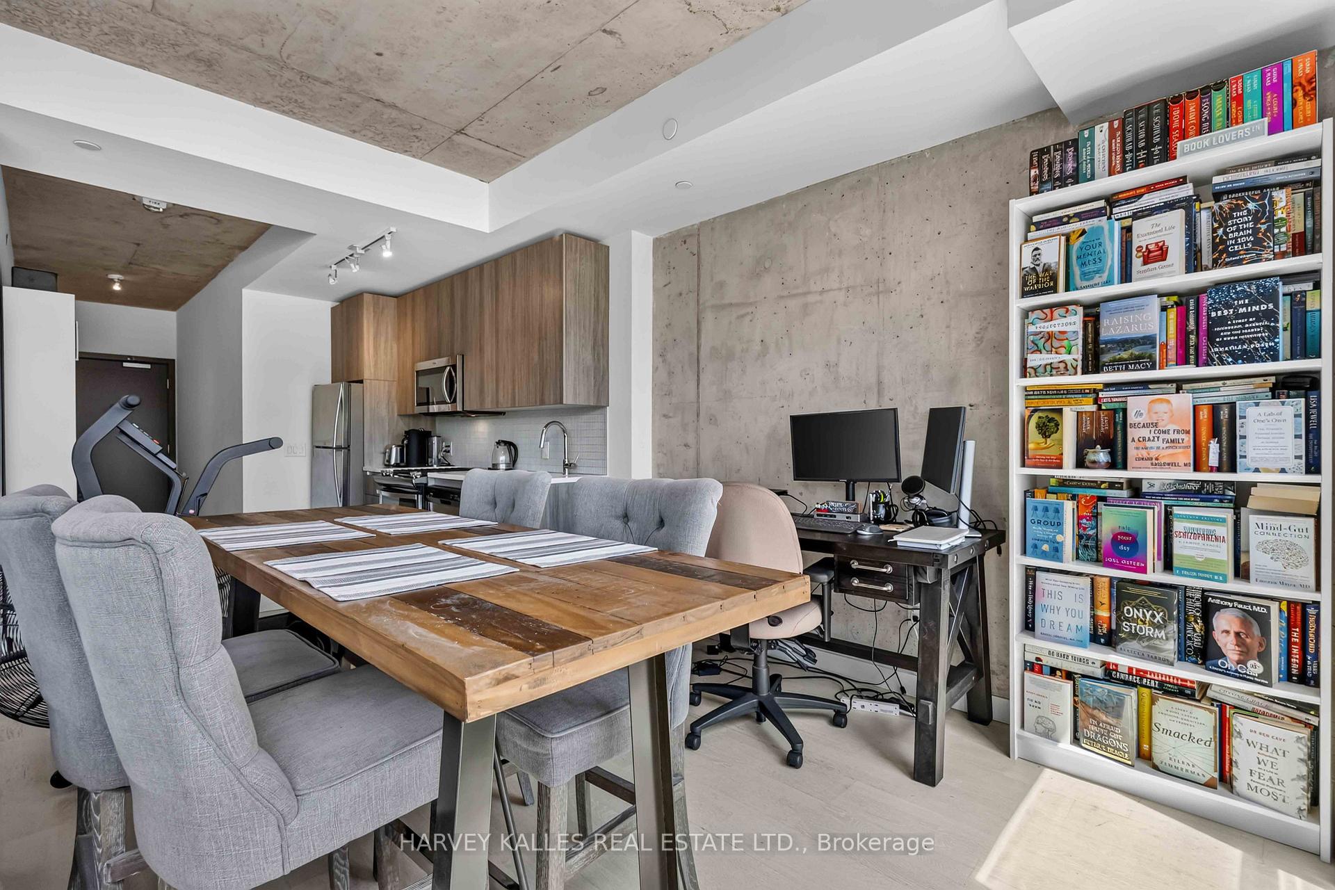 246 Logan Avenue 325, Toronto Unit: 325