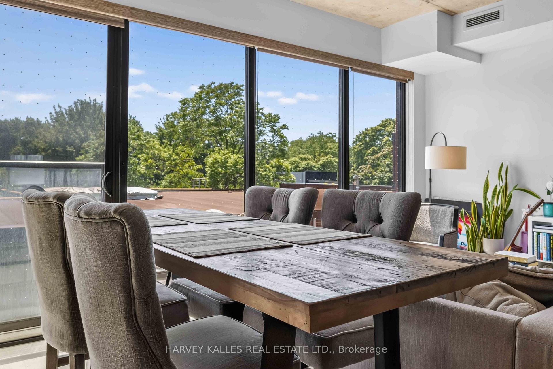 246 Logan Avenue 325, Toronto Unit: 325