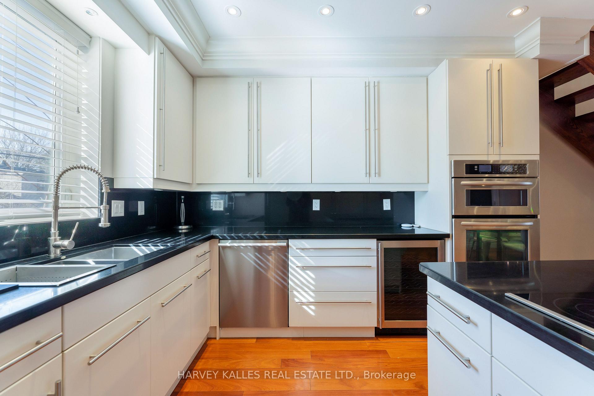 1107 Gerrard Street E, Toronto